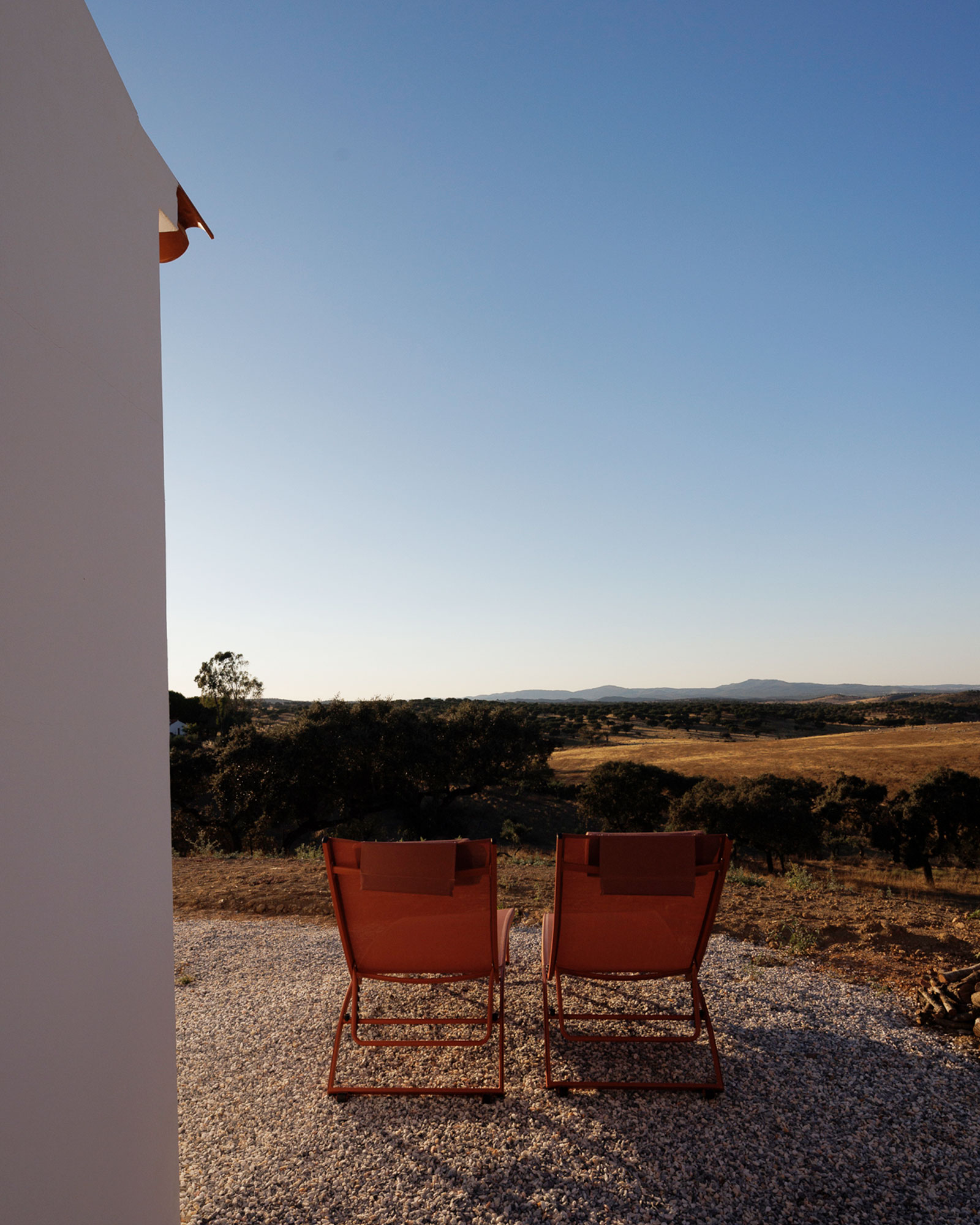vagar-do-pastor_farmhouse_evora-portugal_exterior-view.jpg