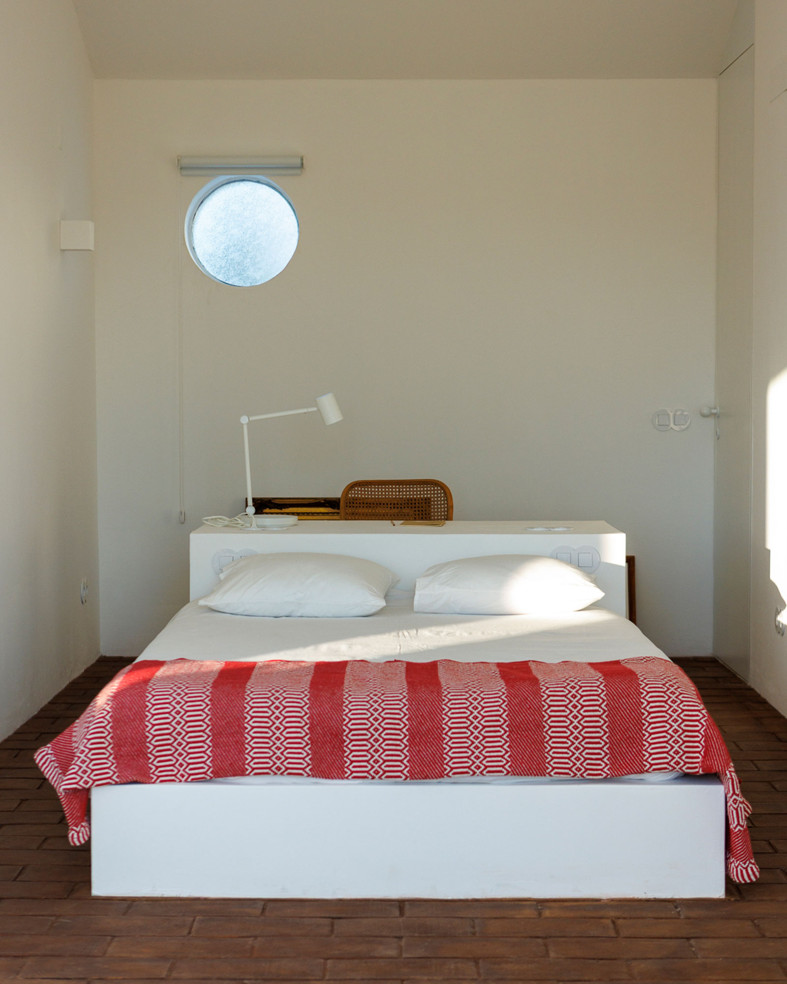 vagar-do-pastor_farmhouse_evora-portugal_interior-bed-room.jpg