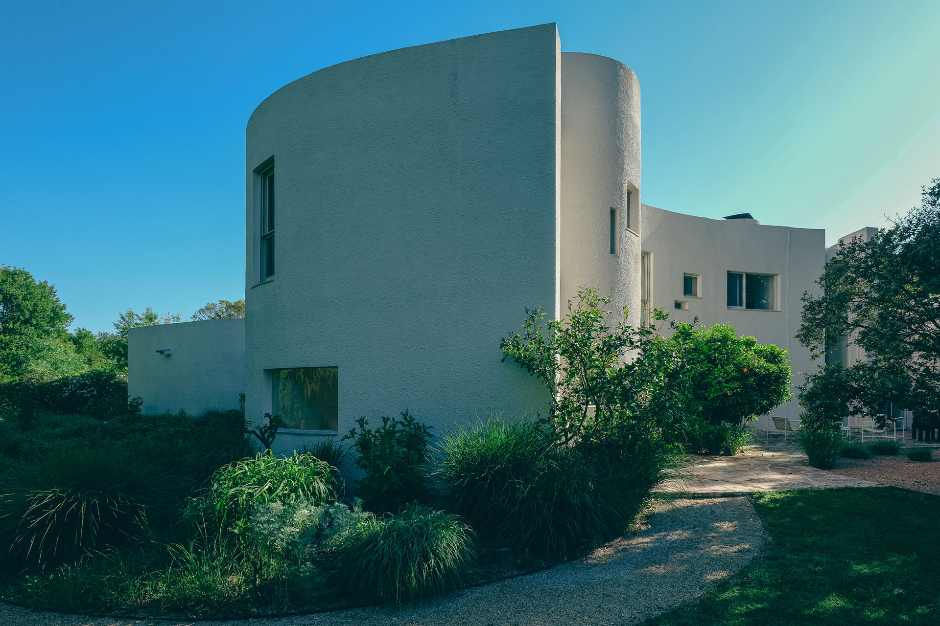 casa-ideale-villa-bank_villa_arles-france_exterior-facade.jpg