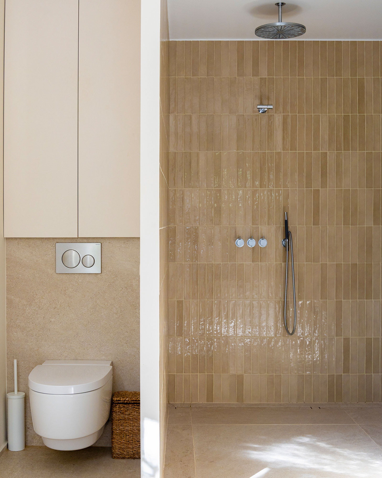 casa-ideale-villa-bank_villa_arles-france_interior-ahower.jpg