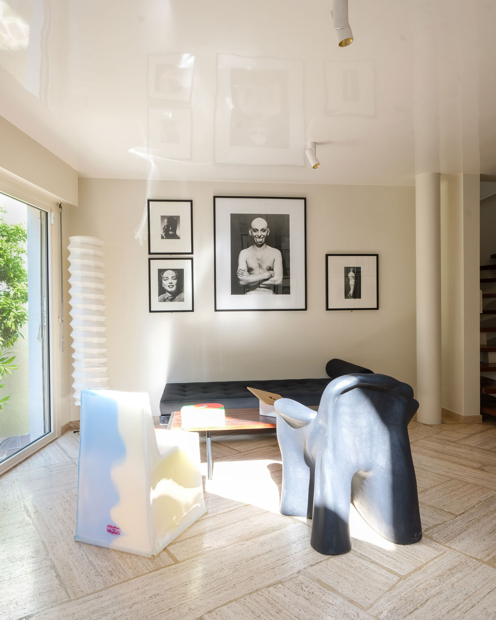 casa-ideale-villa-bank_villa_arles-france_interior-chairs.jpg