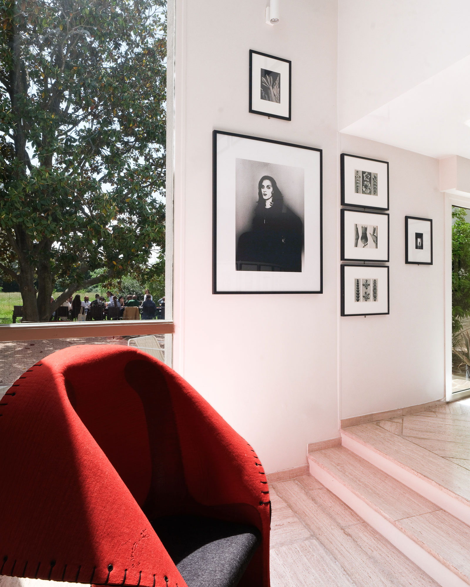 casa-ideale-villa-bank_villa_arles-france_interior-design-window.jpg