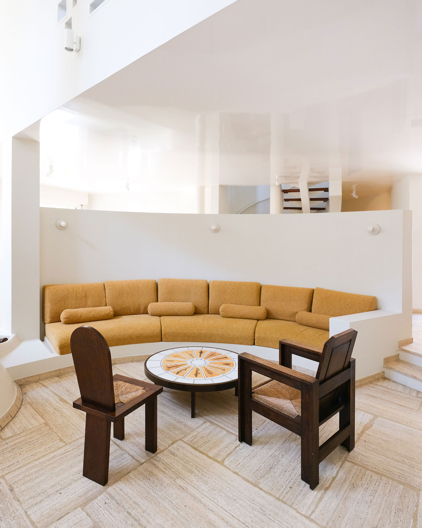 casa-ideale-villa-bank_villa_arles-france_interior-sofa-design.jpg