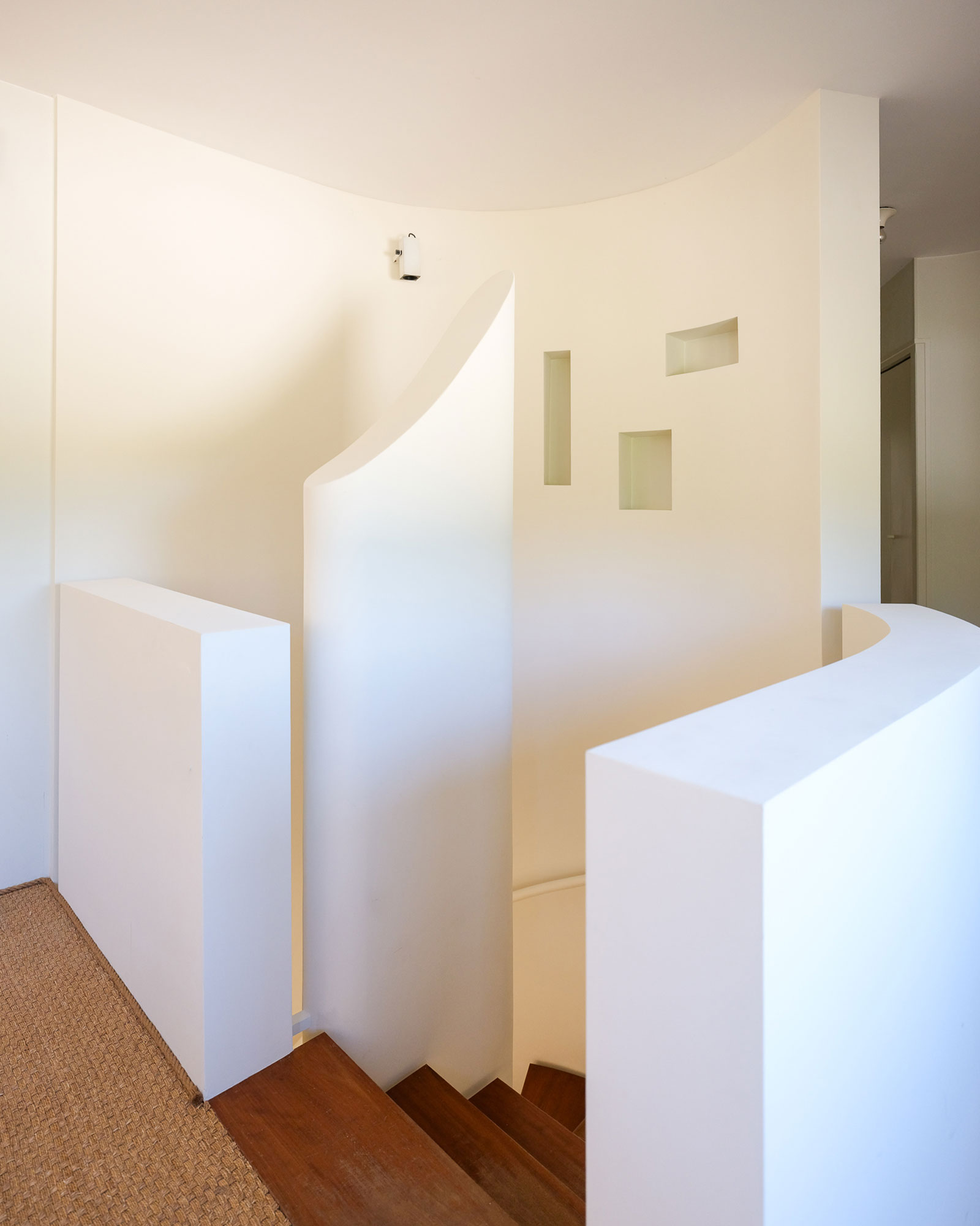 casa-ideale-villa-bank_villa_arles-france_interior-stairs.jpg