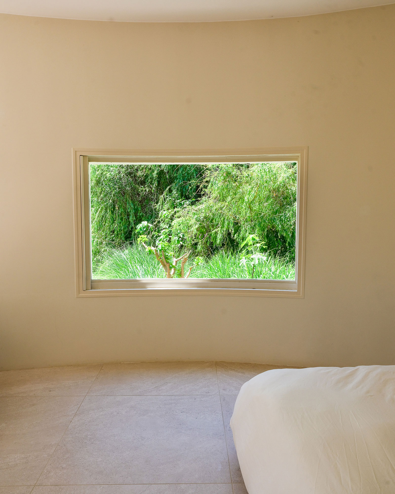 casa-ideale-villa-bank_villa_arles-france_interior-window.jpg