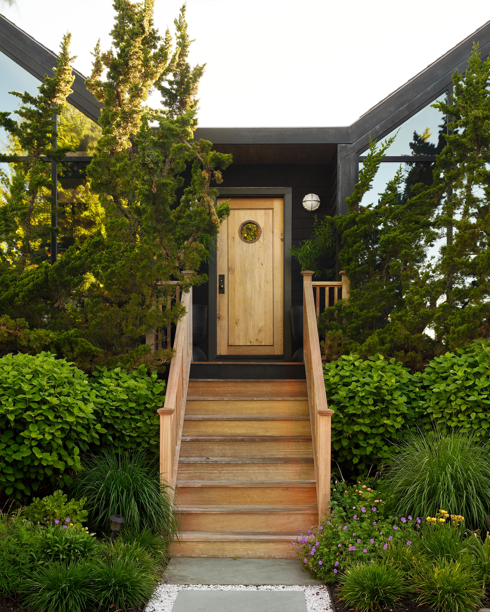 the-boat-house-shelter-island_house_shelter-island-new-york-usa_exterior-door.jpg