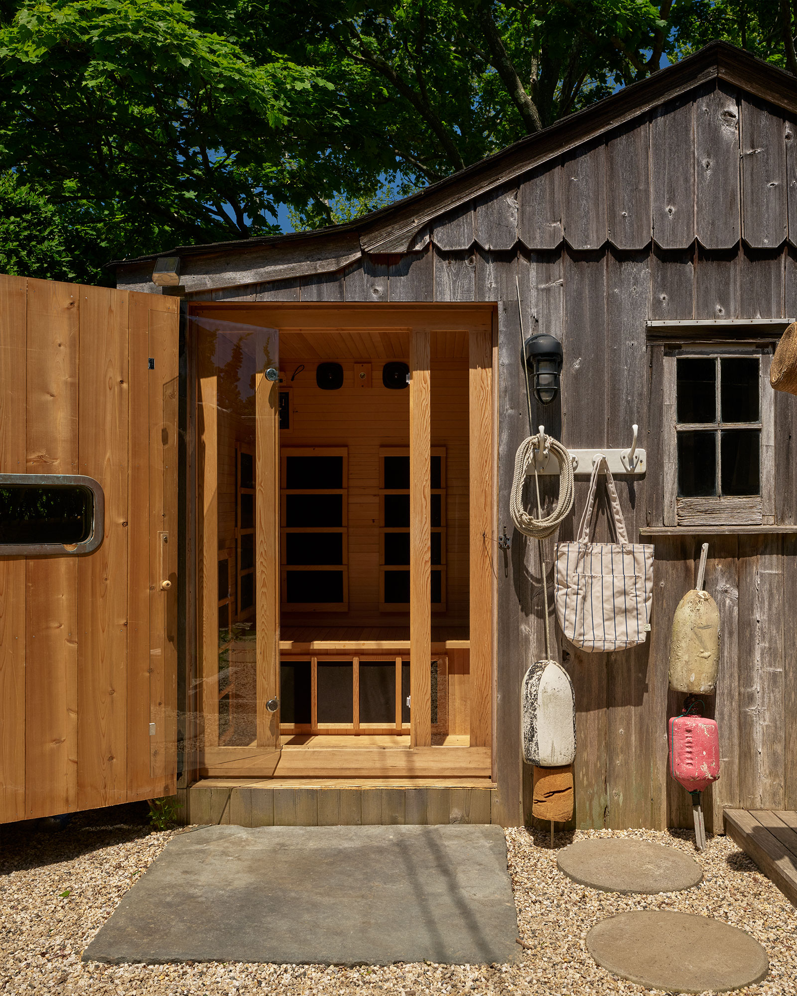 the-boat-house-shelter-island_house_shelter-island-new-york-usa_exterior-sauna.jpg