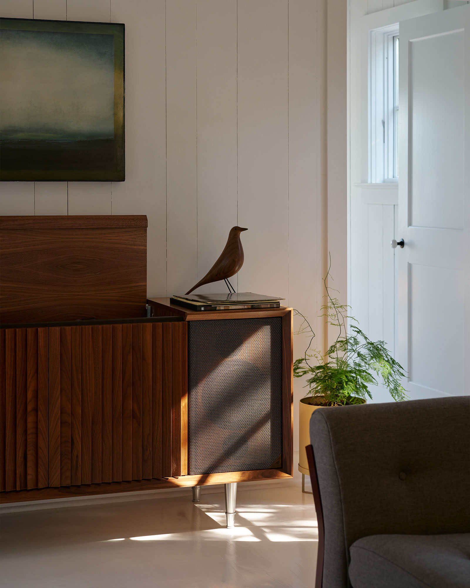 the-boat-house-shelter-island_house_shelter-island-new-york-usa_interior-detail-bird.jpg