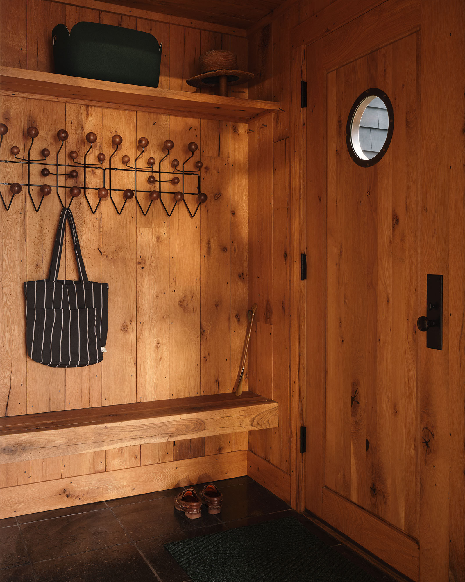 the-boat-house-shelter-island_house_shelter-island-new-york-usa_interior-entrance.jpg