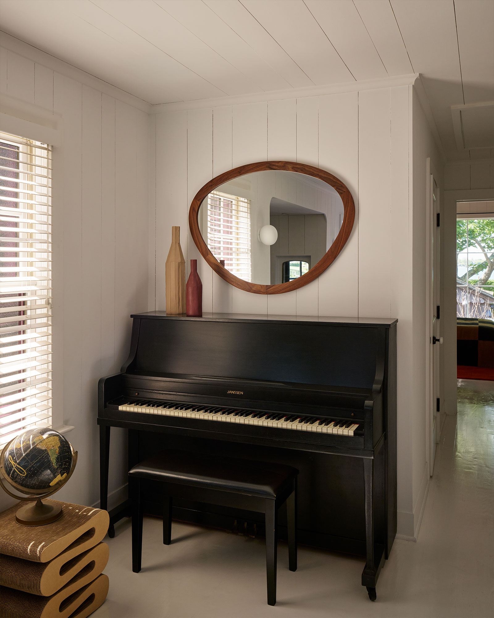 the-boat-house-shelter-island_house_shelter-island-new-york-usa_interior-piano.jpg