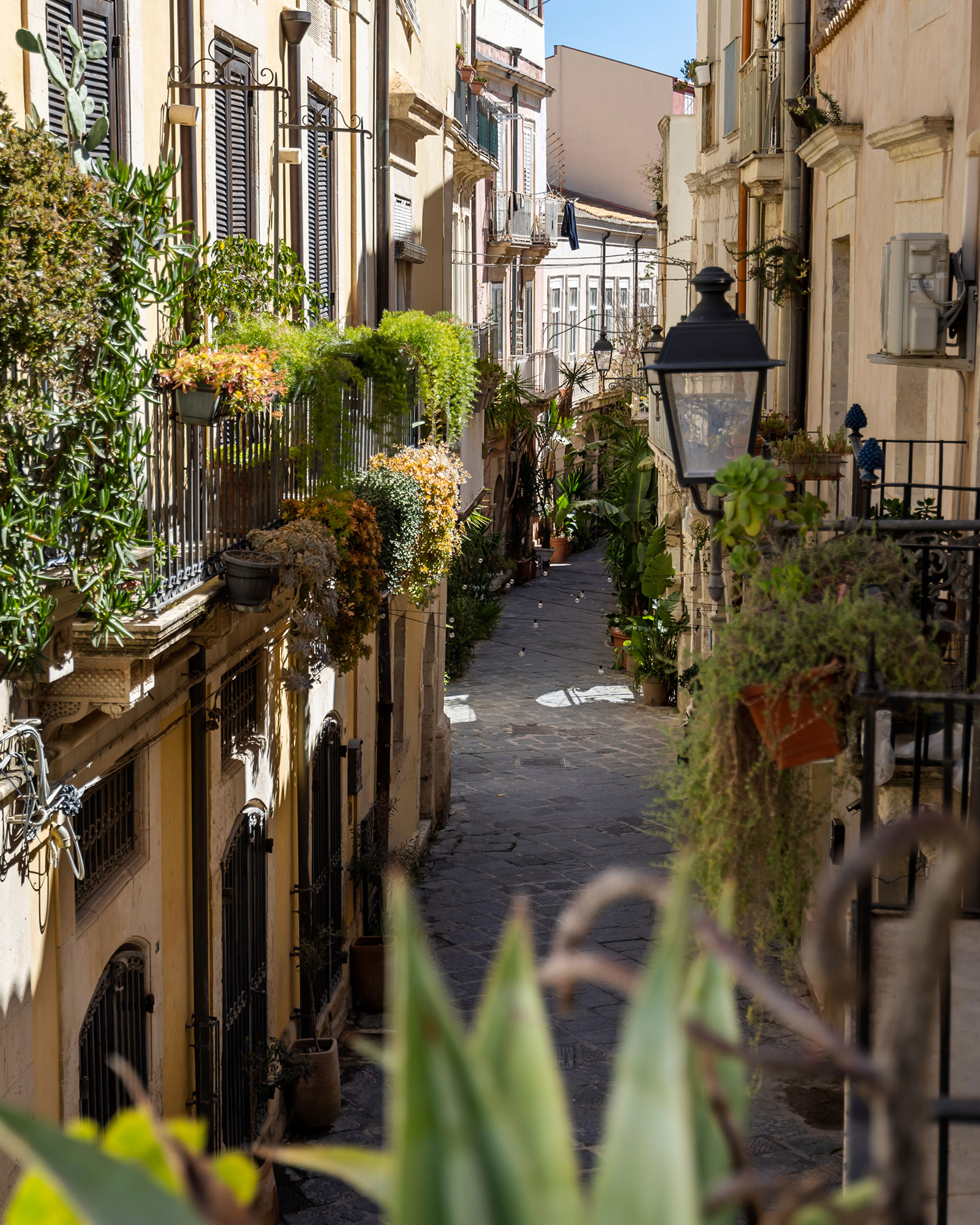 casa-lureca_house_sicily-italy_exterior-view-street.jpg