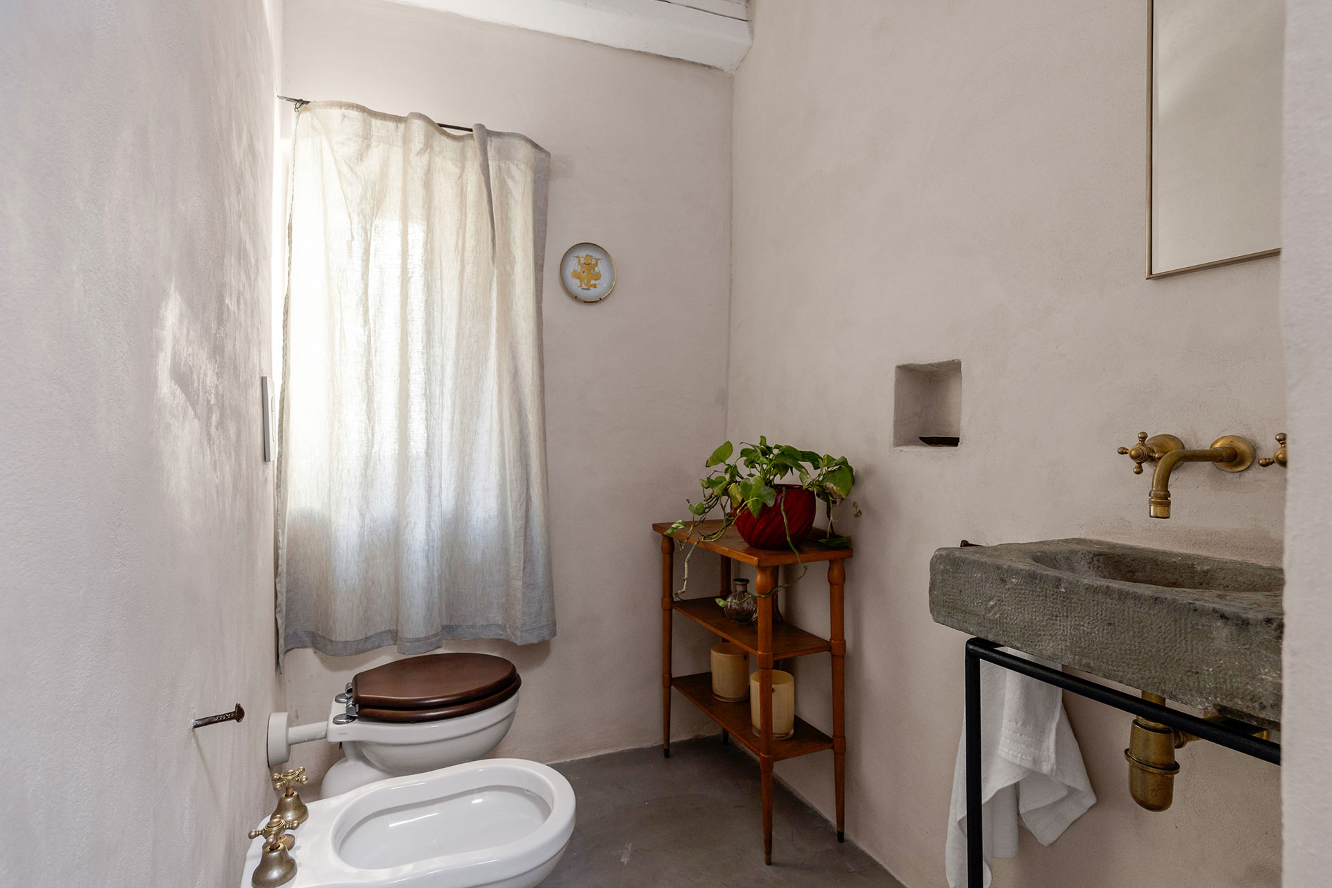 casa-lureca_house_sicily-italy_interior-bathroom.jpg