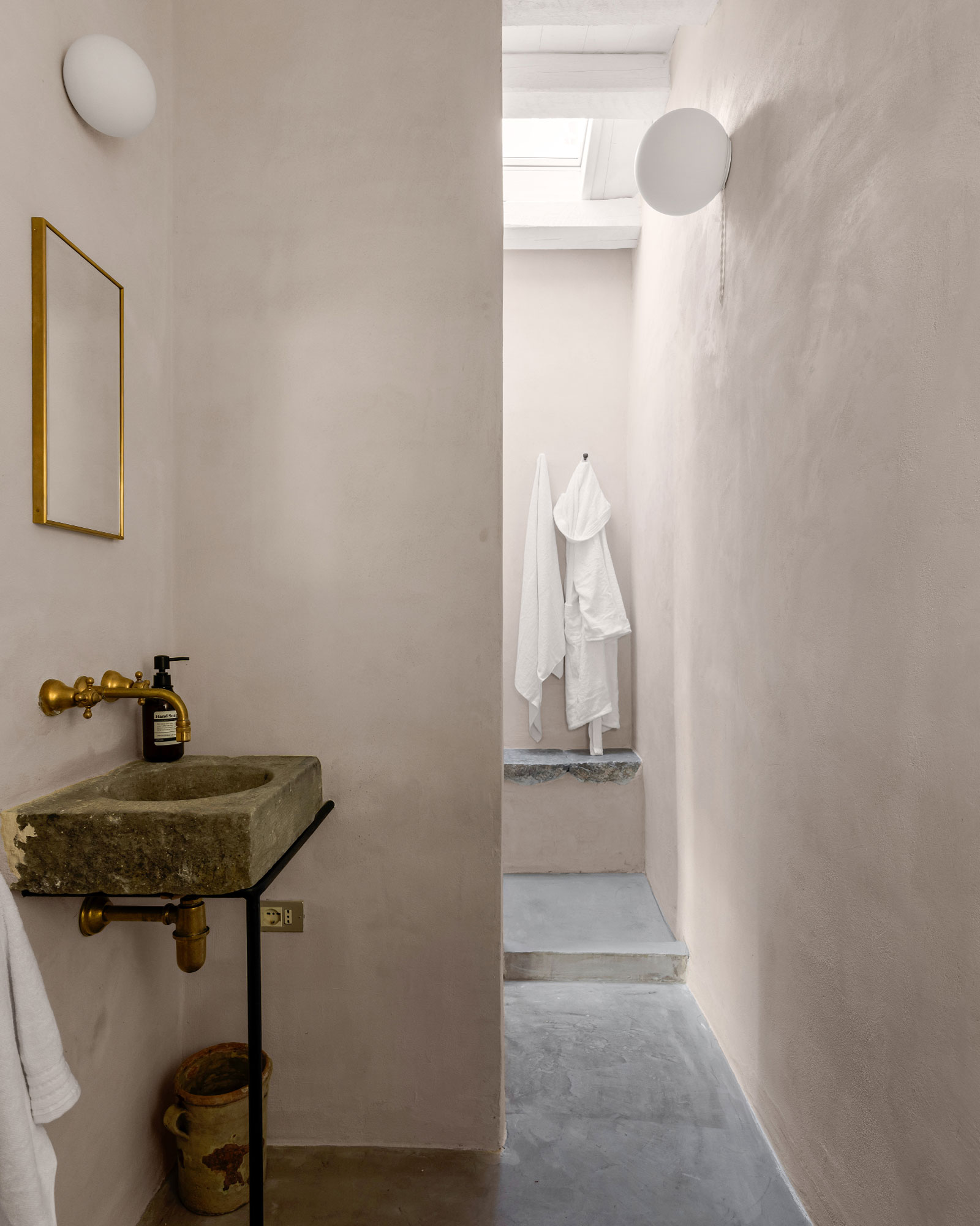 casa-lureca_house_sicily-italy_interior-bathroom-design.jpg