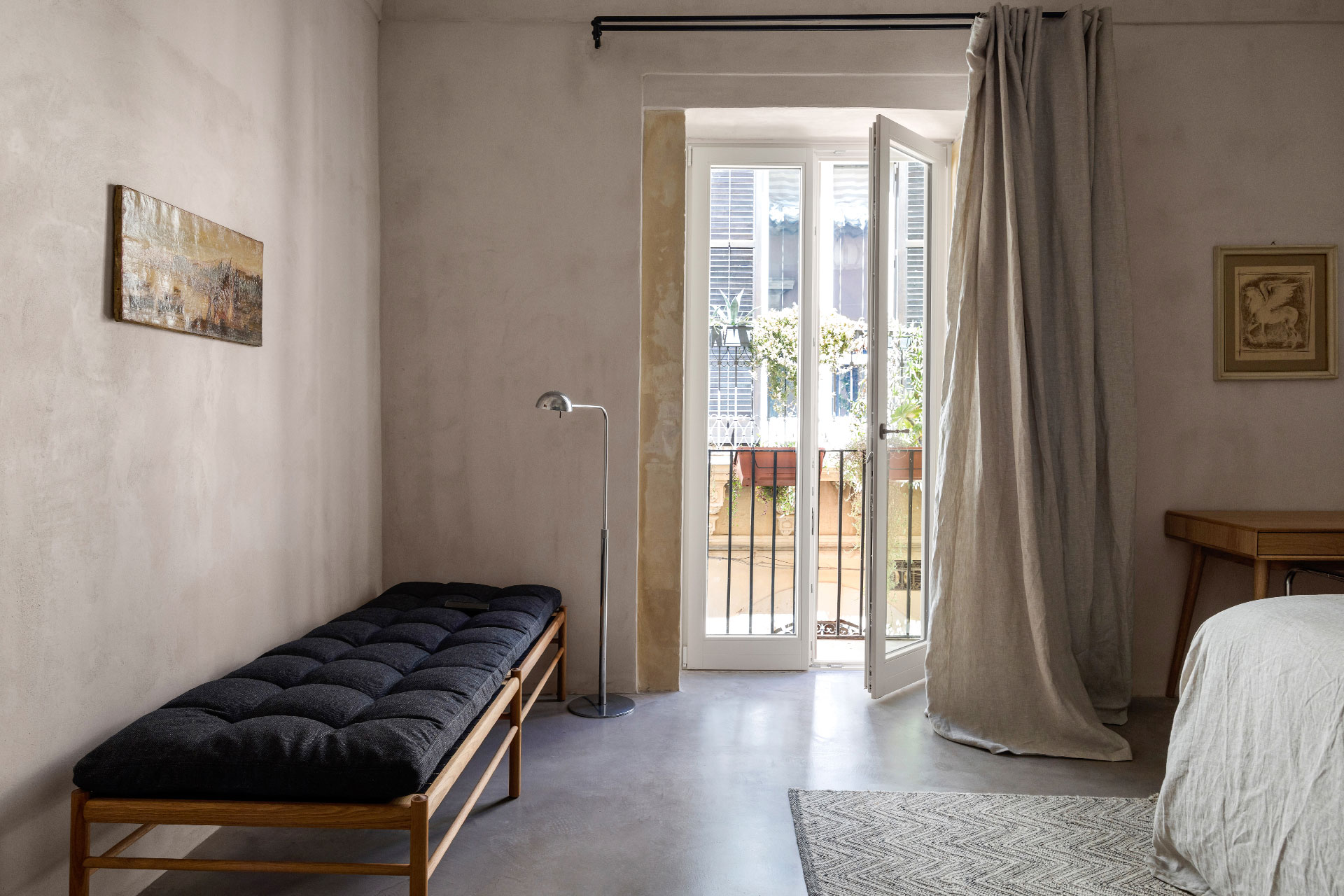 casa-lureca_house_sicily-italy_interior-bedroom-balcony.jpg