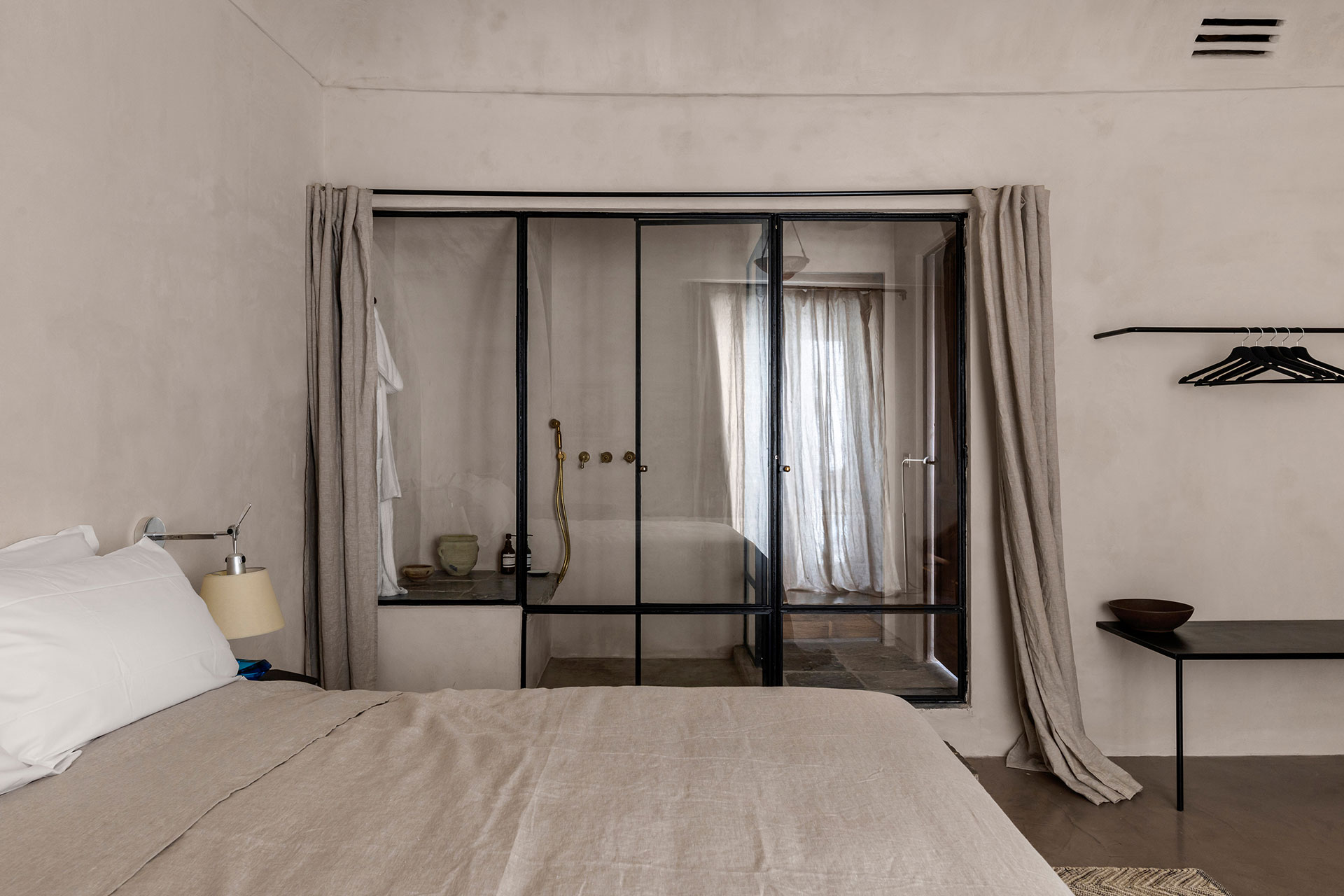 casa-lureca_house_sicily-italy_interior-bedroom-bathroom.jpg