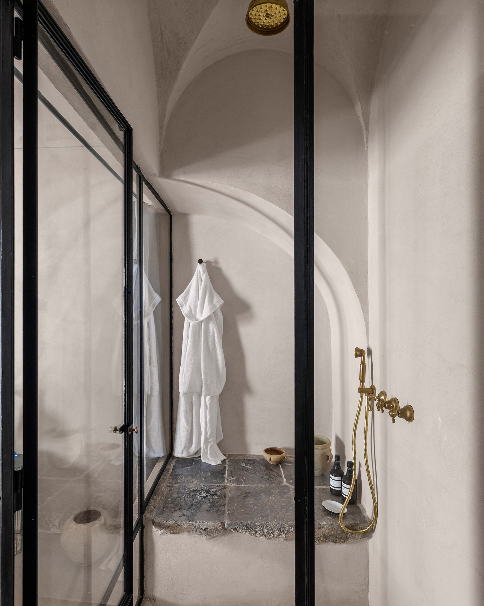 casa-lureca_house_sicily-italy_interior-shower.jpg