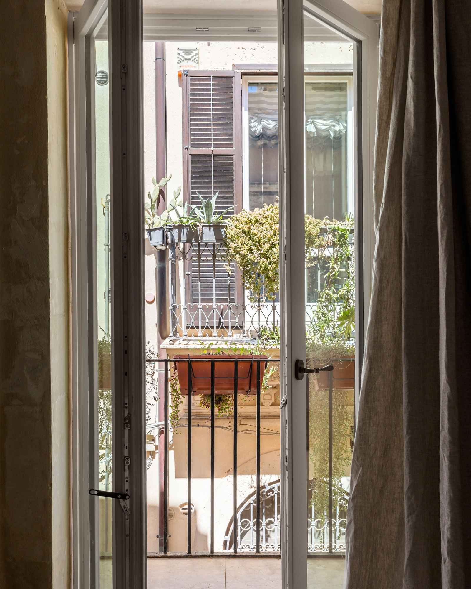 casa-lureca_house_sicily-italy_interior-view.jpg