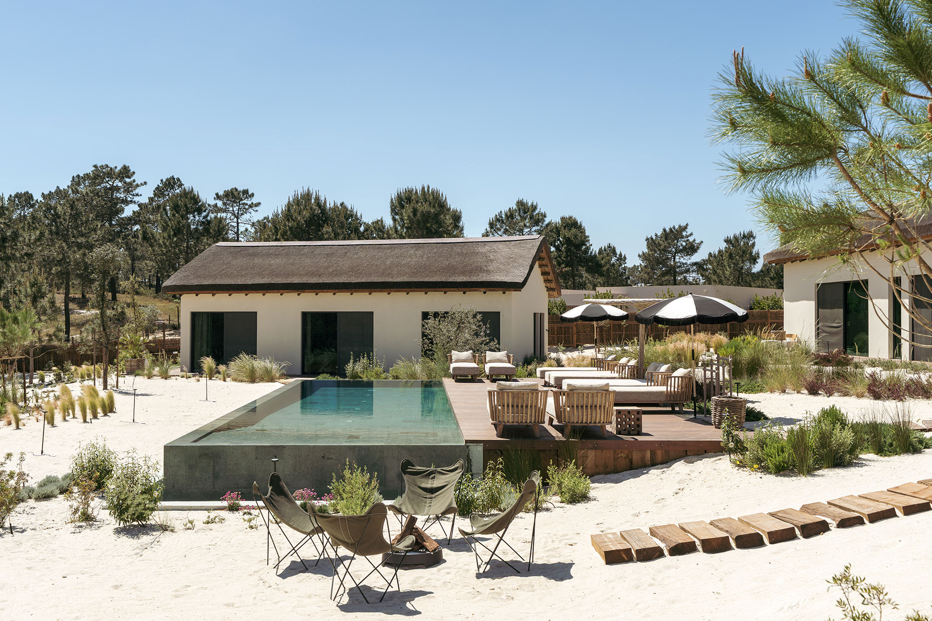 villa-stark_villa_comporta-setubal-portugal_exterior-pool-design-space.jpg