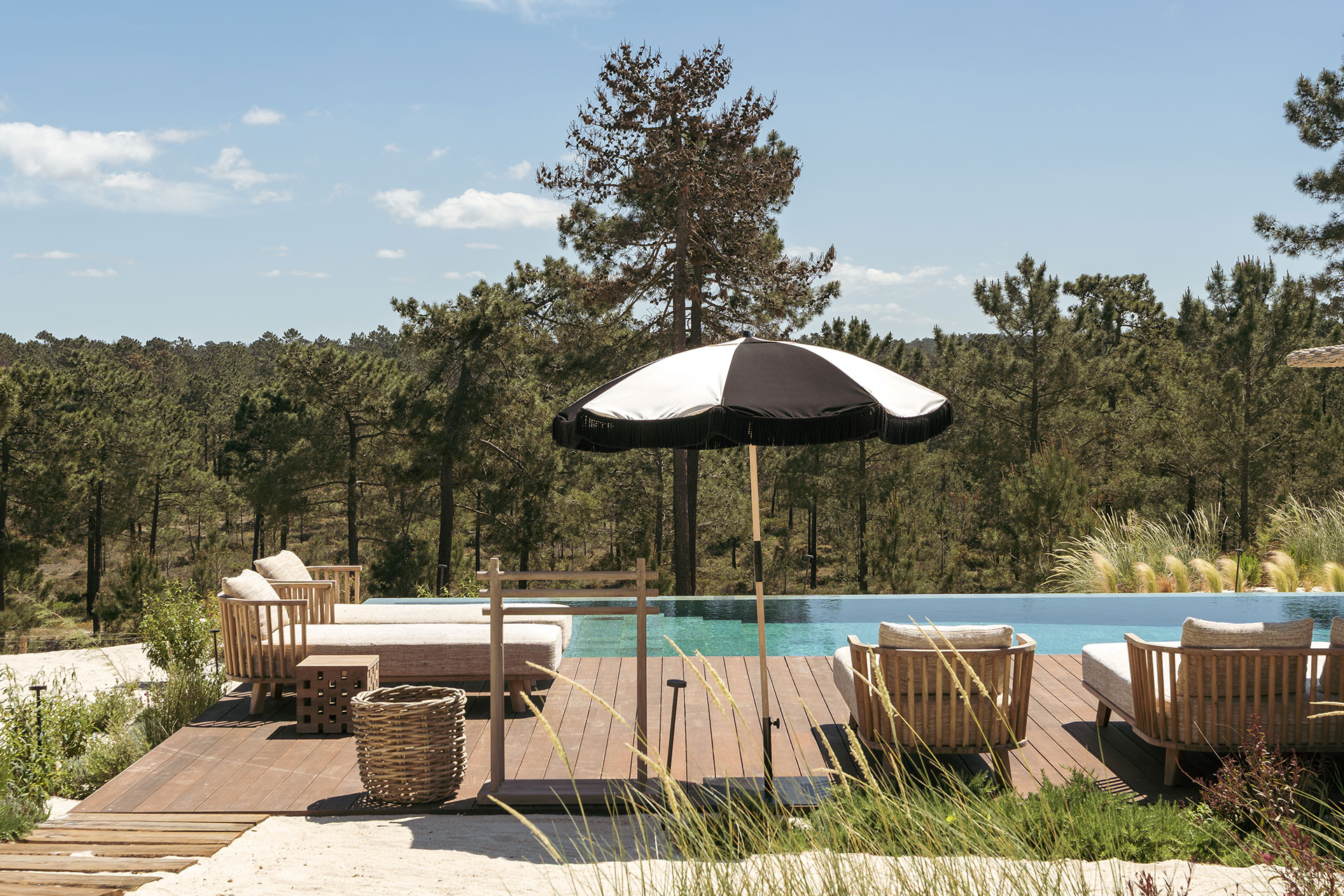 villa-stark_villa_comporta-setubal-portugal_exterior-pool-detail.jpg