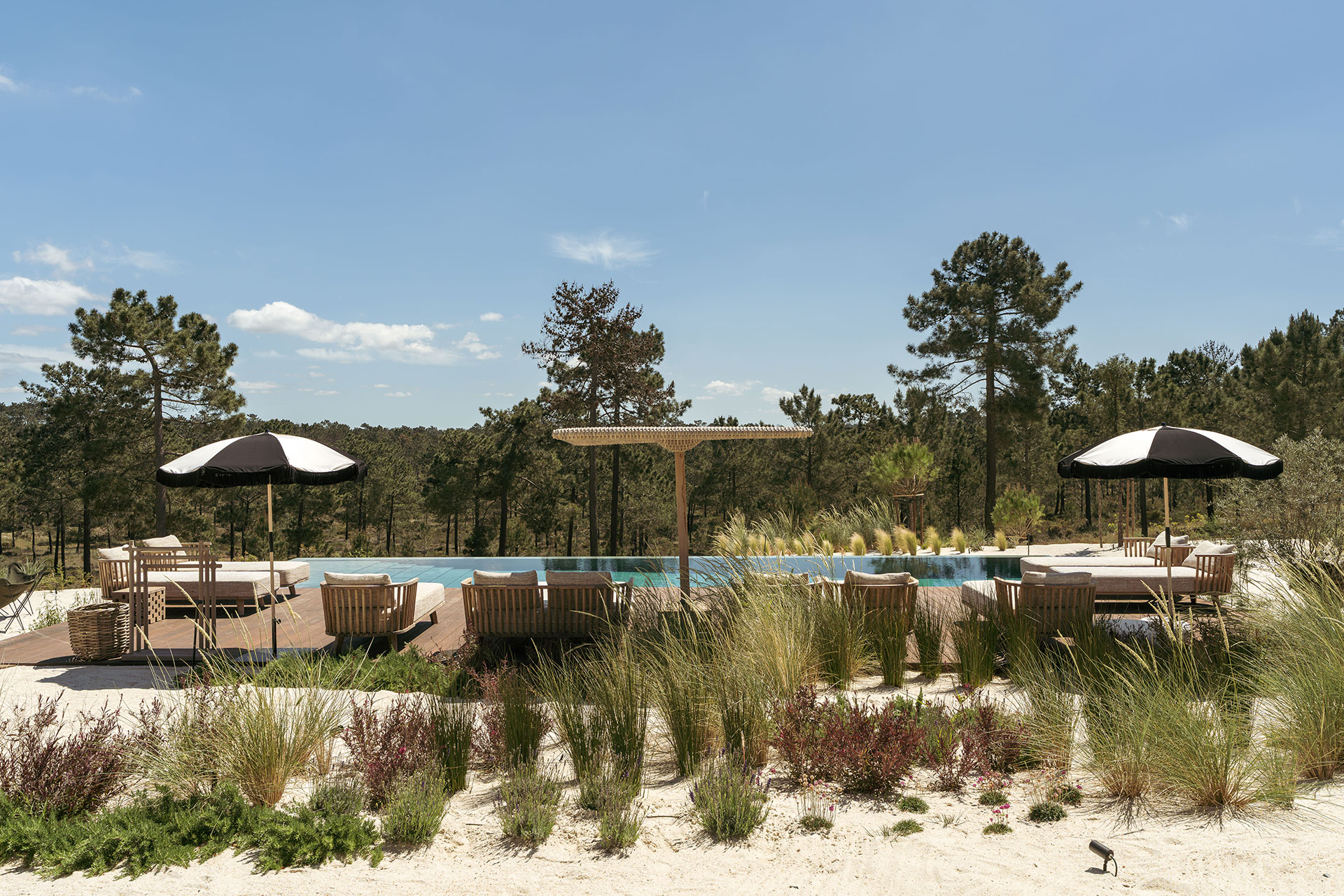villa-stark_villa_comporta-setubal-portugal_exterior-pool-view.jpg