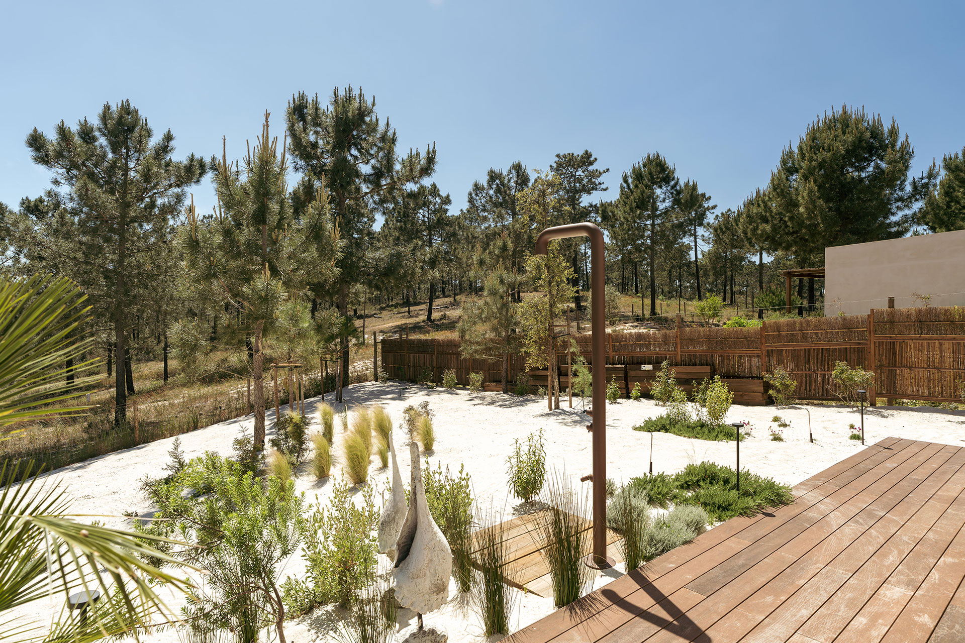 villa-stark_villa_comporta-setubal-portugal_exterior-shower.jpg