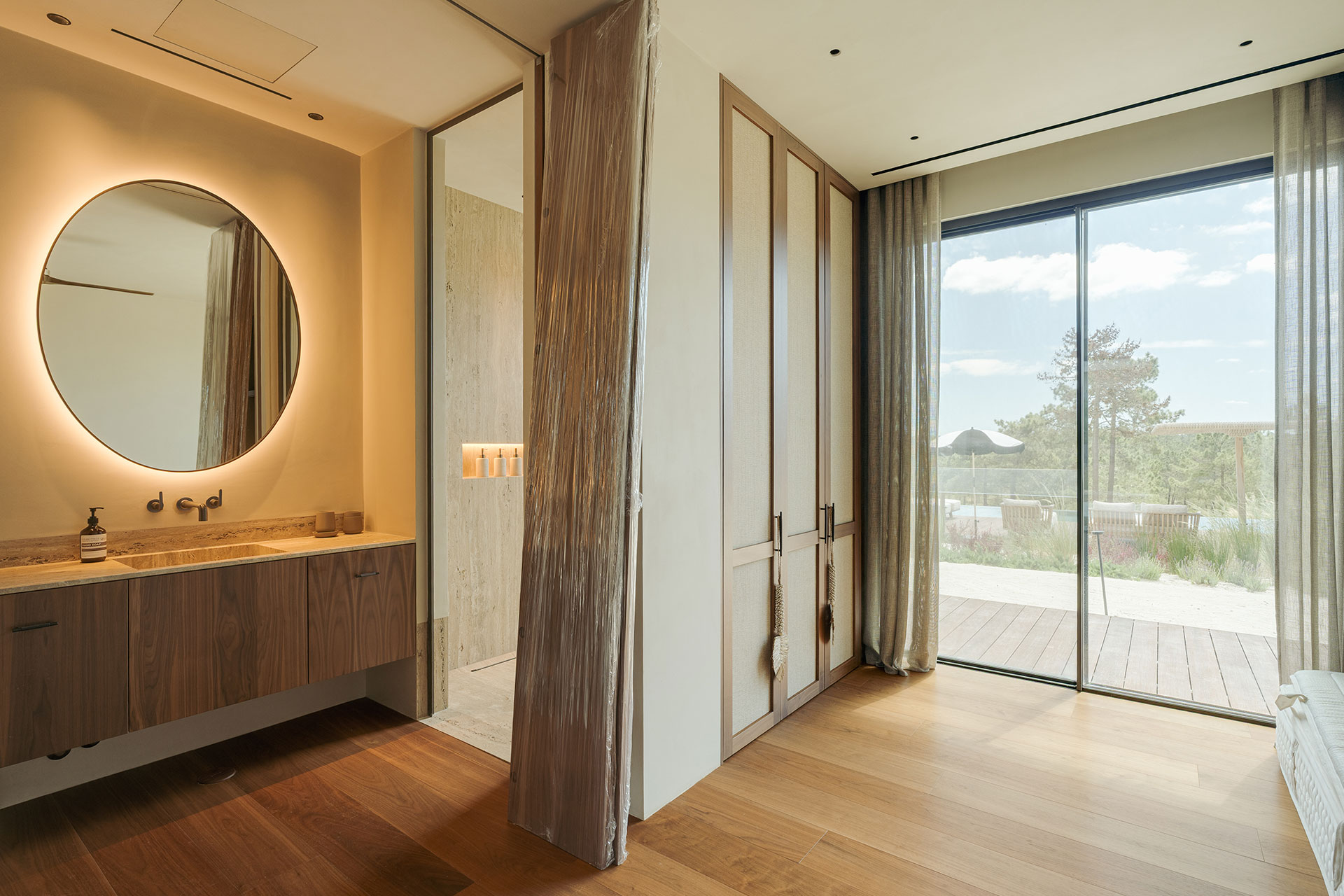 villa-stark_villa_comporta-setubal-portugal_interior-bed-room-mirror-detail.jpg