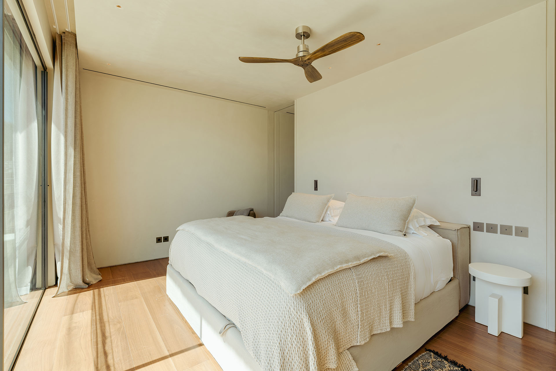 villa-stark_villa_comporta-setubal-portugal_interior-bedroom-design.jpg