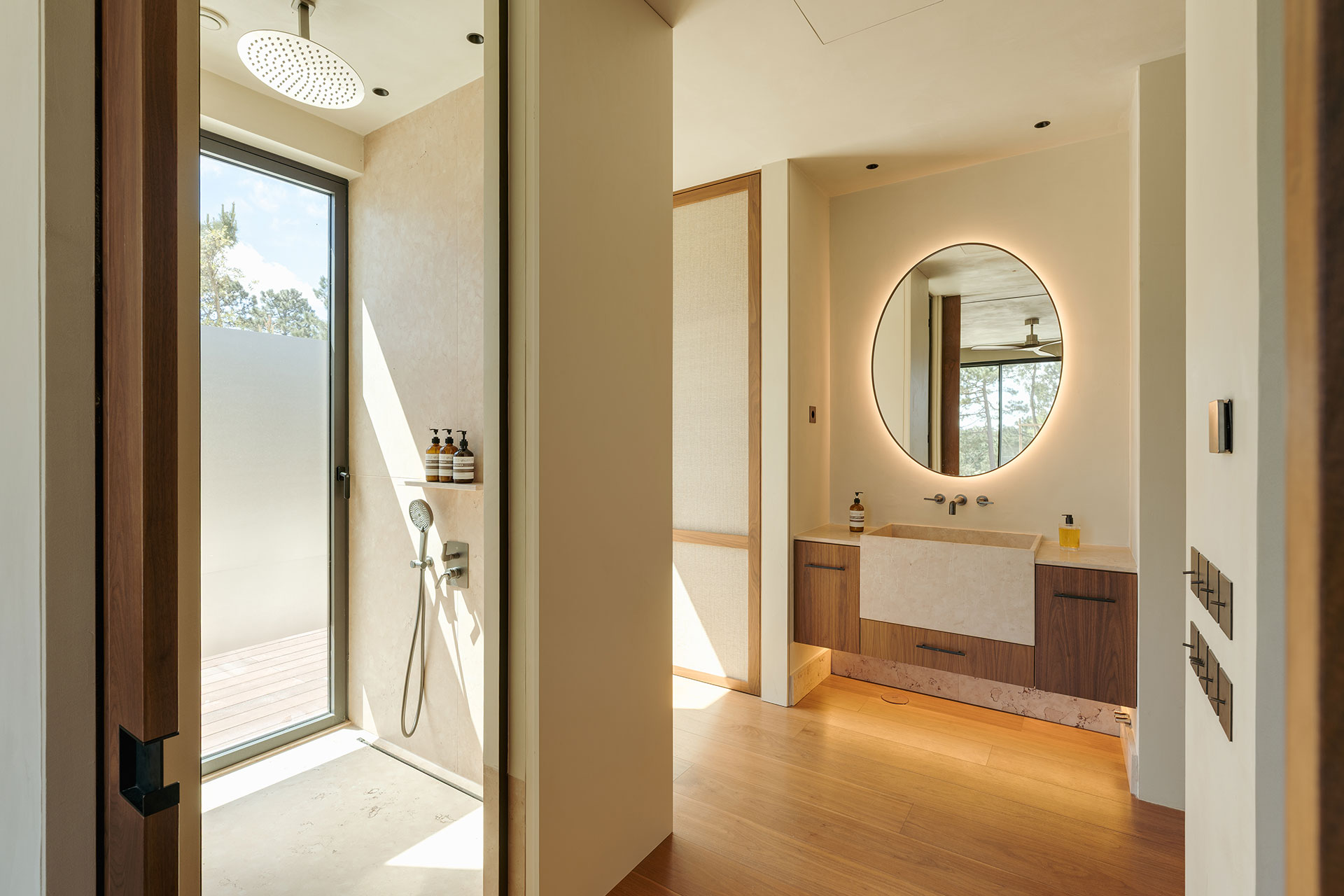 villa-stark_villa_comporta-setubal-portugal_interior-bedroom-mirror.jpg