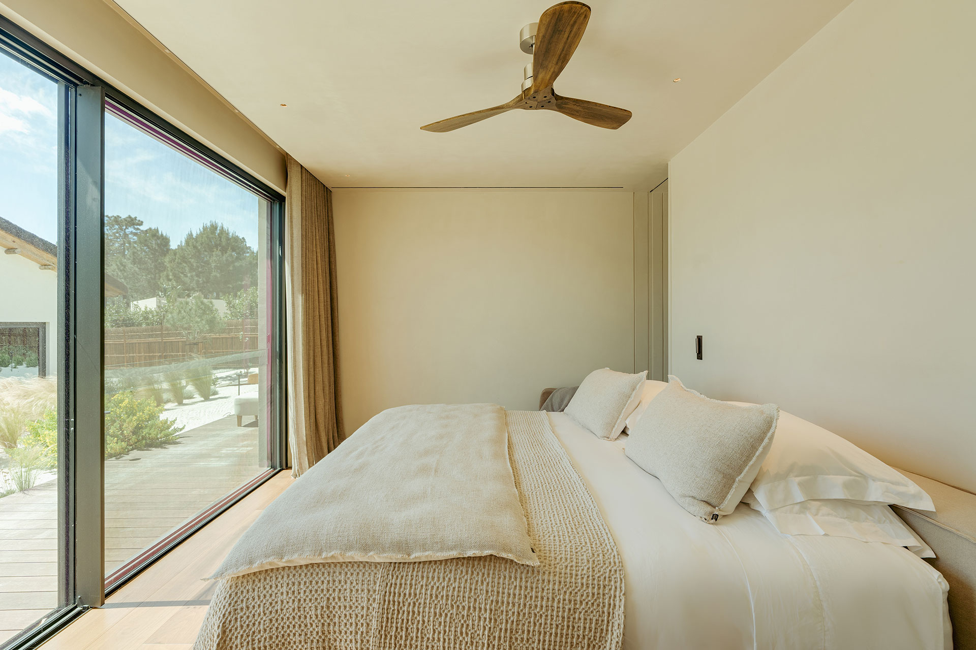 villa-stark_villa_comporta-setubal-portugal_interior-bedroom-space.jpg