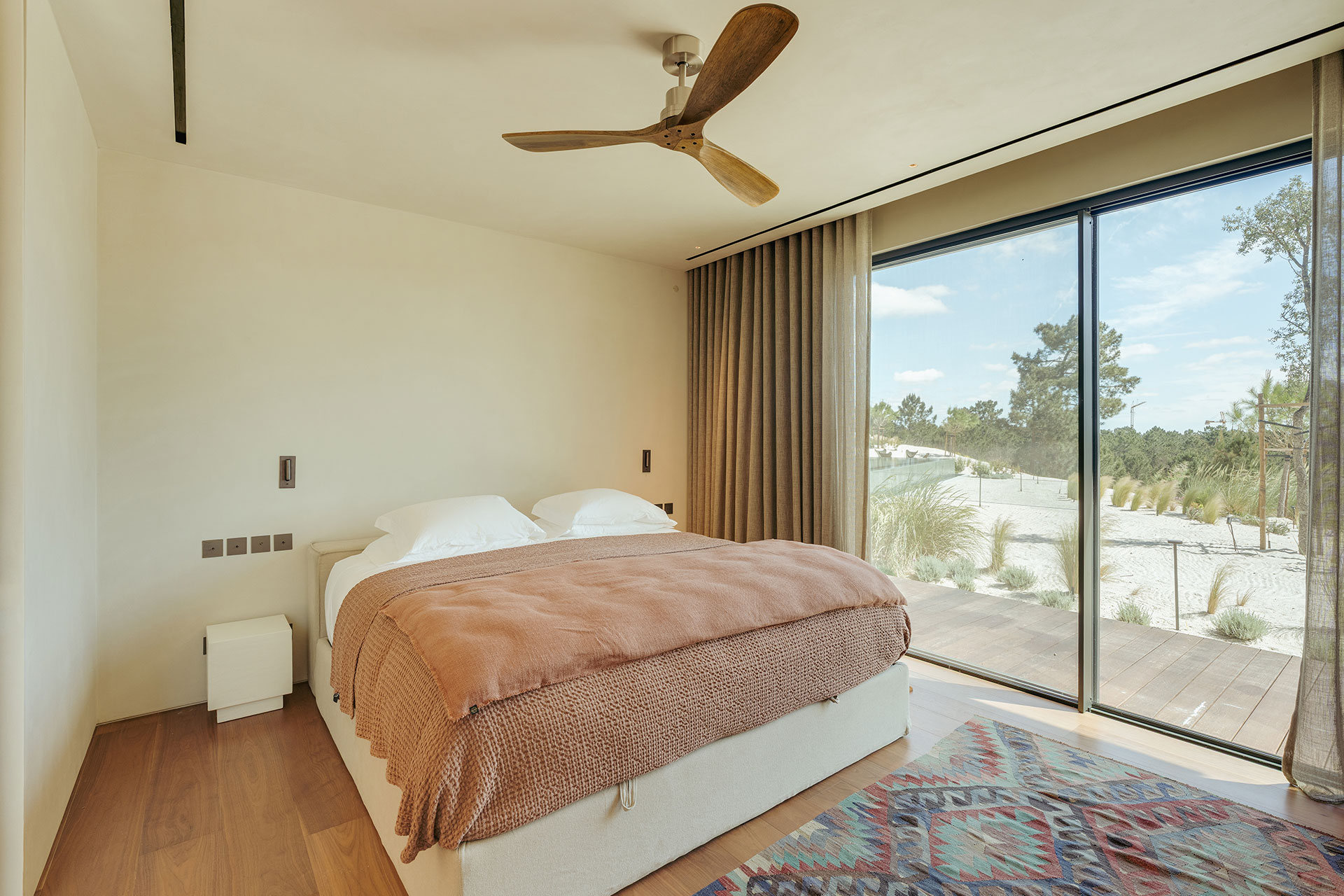 villa-stark_villa_comporta-setubal-portugal_interior-bedroom-view.jpg