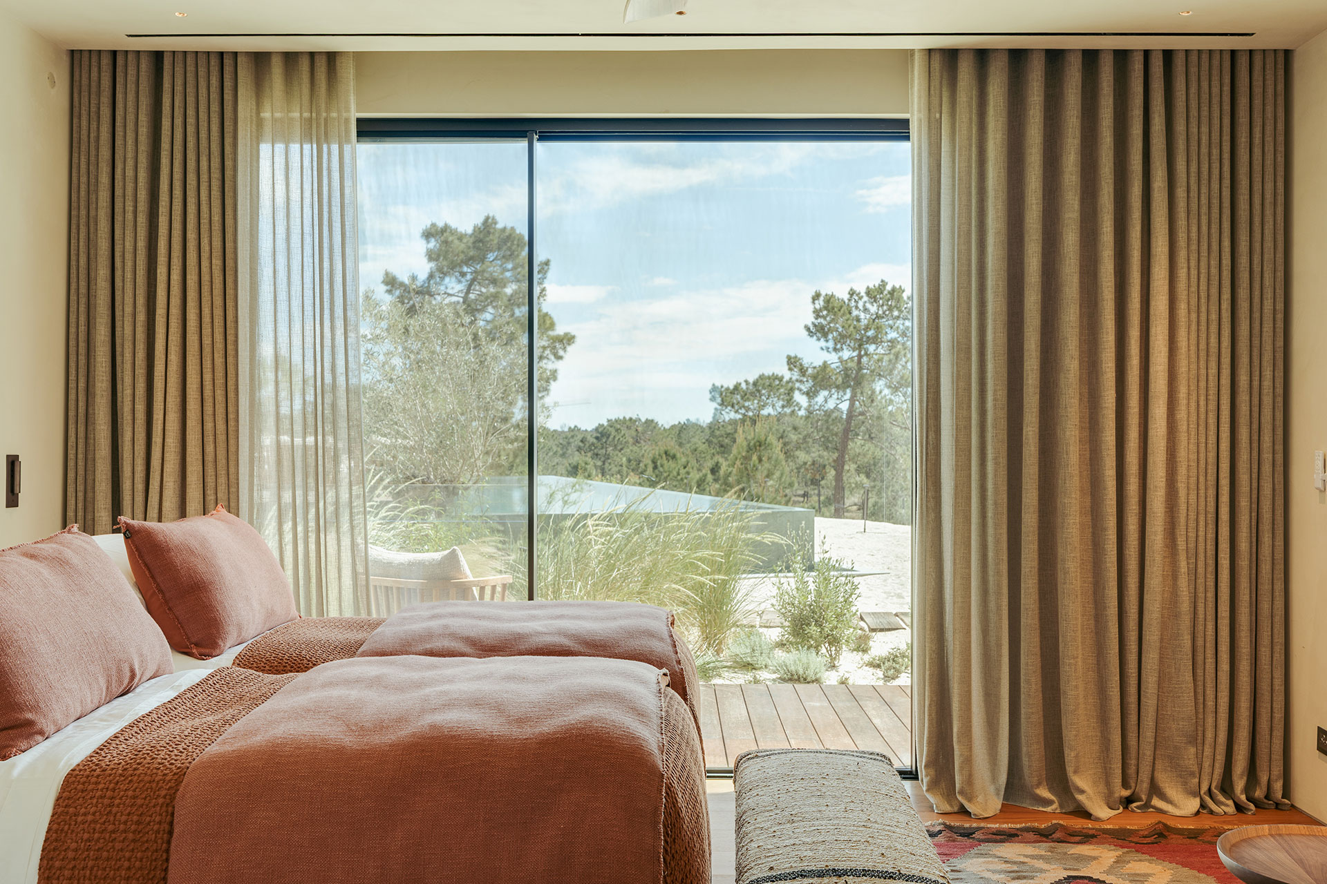 villa-stark_villa_comporta-setubal-portugal_interior-bedroom-window.jpg