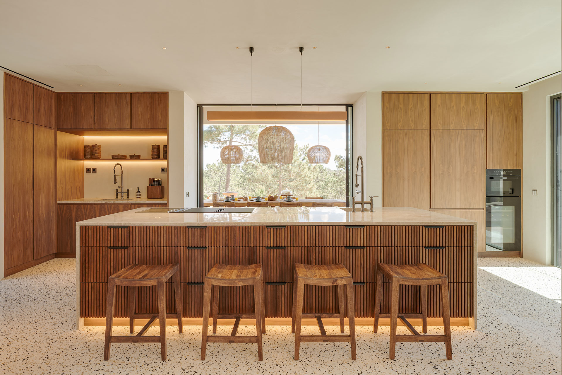 villa-stark_villa_comporta-setubal-portugal_interior-kitchen.jpg