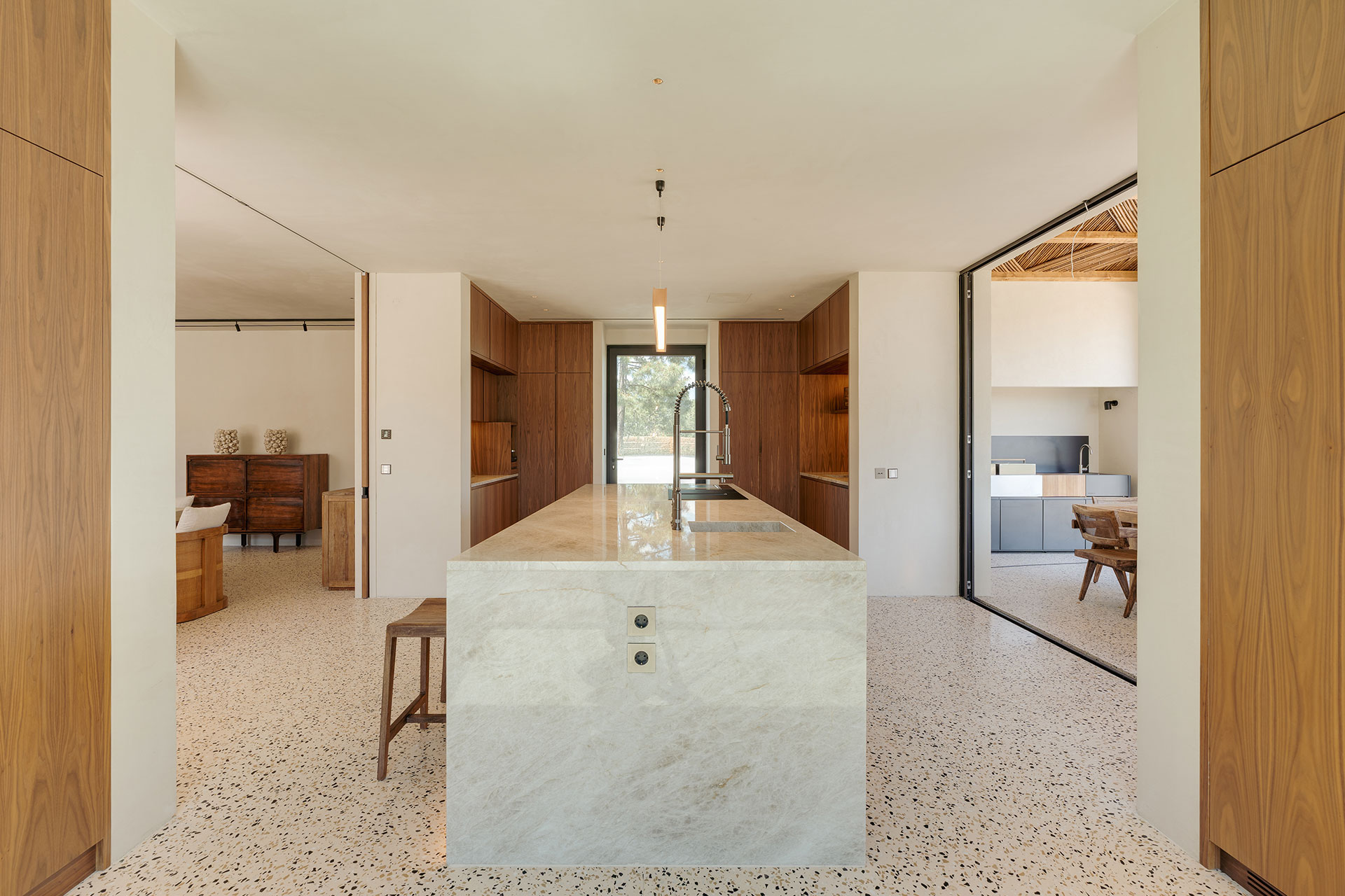villa-stark_villa_comporta-setubal-portugal_interior-kitchen-detail-design.jpg