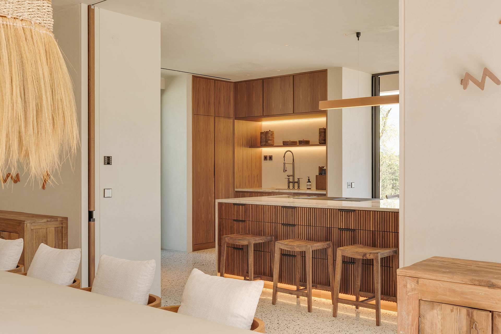 villa-stark_villa_comporta-setubal-portugal_interior-kitchen-space.jpg