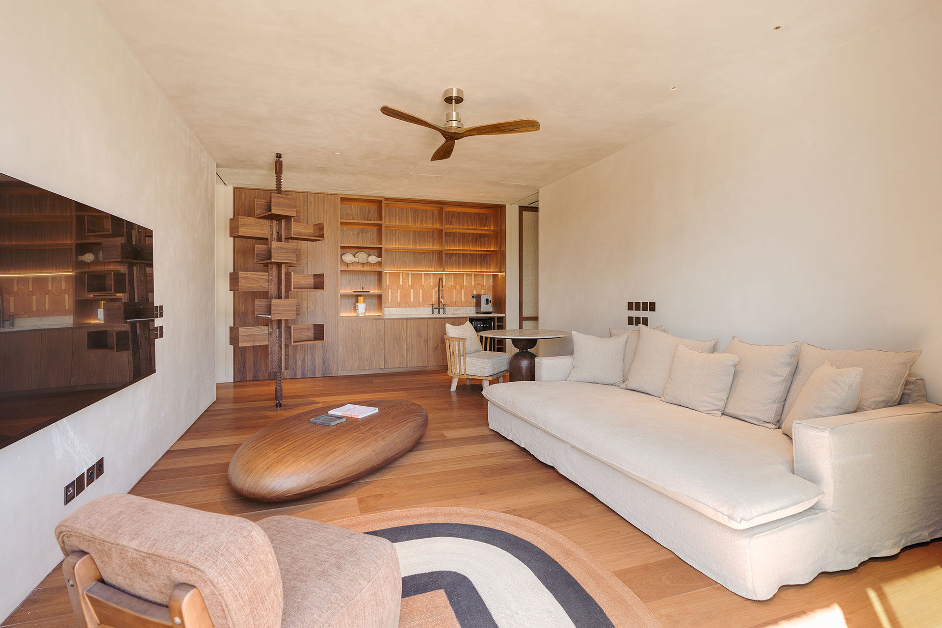 villa-stark_villa_comporta-setubal-portugal_interior-sofa-tv.jpg