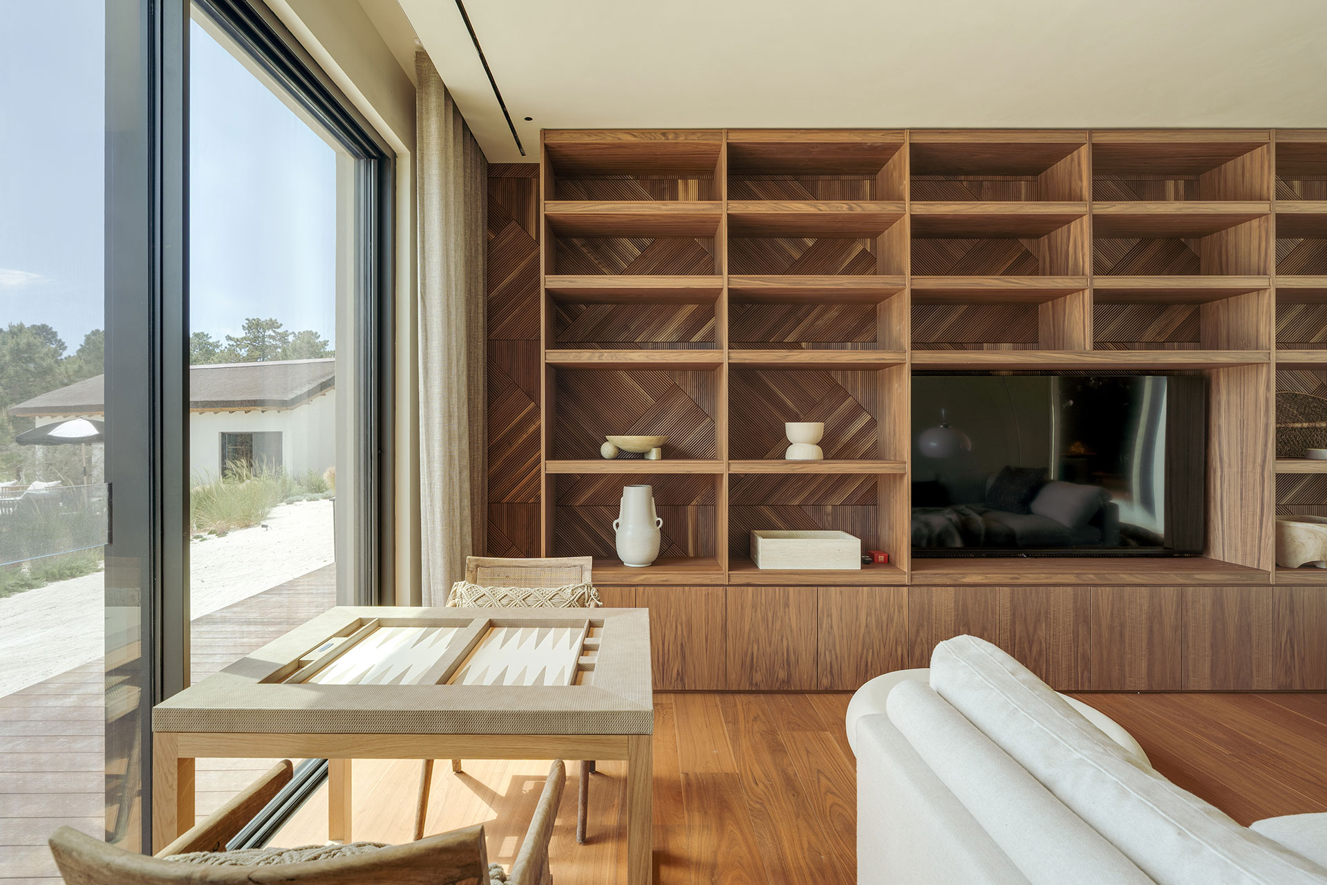 villa-stark_villa_comporta-setubal-portugal_interior-tv-room-design.jpg