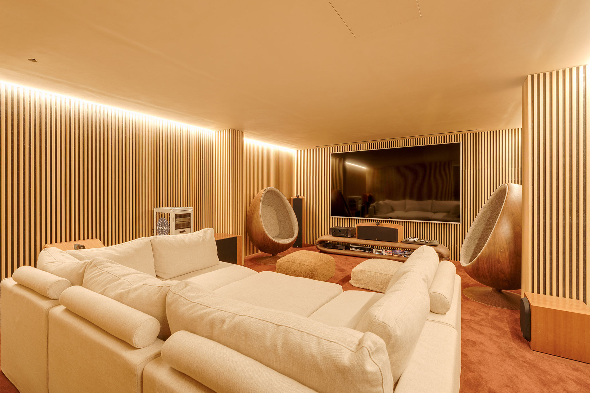 villa-stark_villa_comporta-setubal-portugal_interior-tv-room-space.jpg