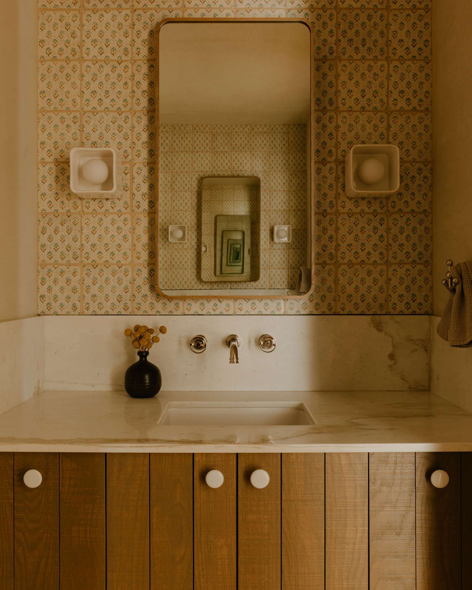 morningside_house_Massachusetts-usa_interior-bath-room-mirror.jpg