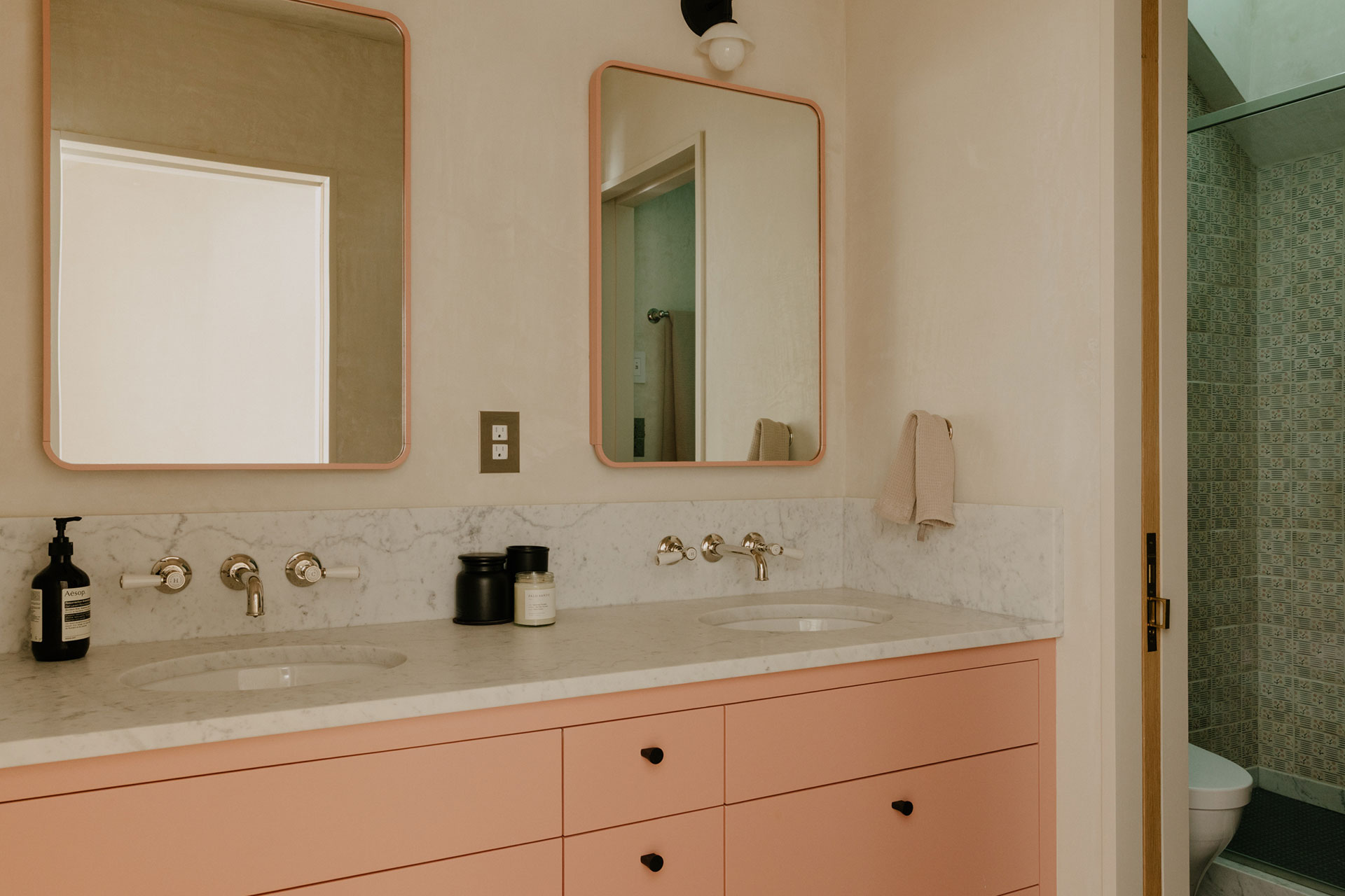 morningside_house_Massachusetts-usa_interior-bathroom-mirror.jpg