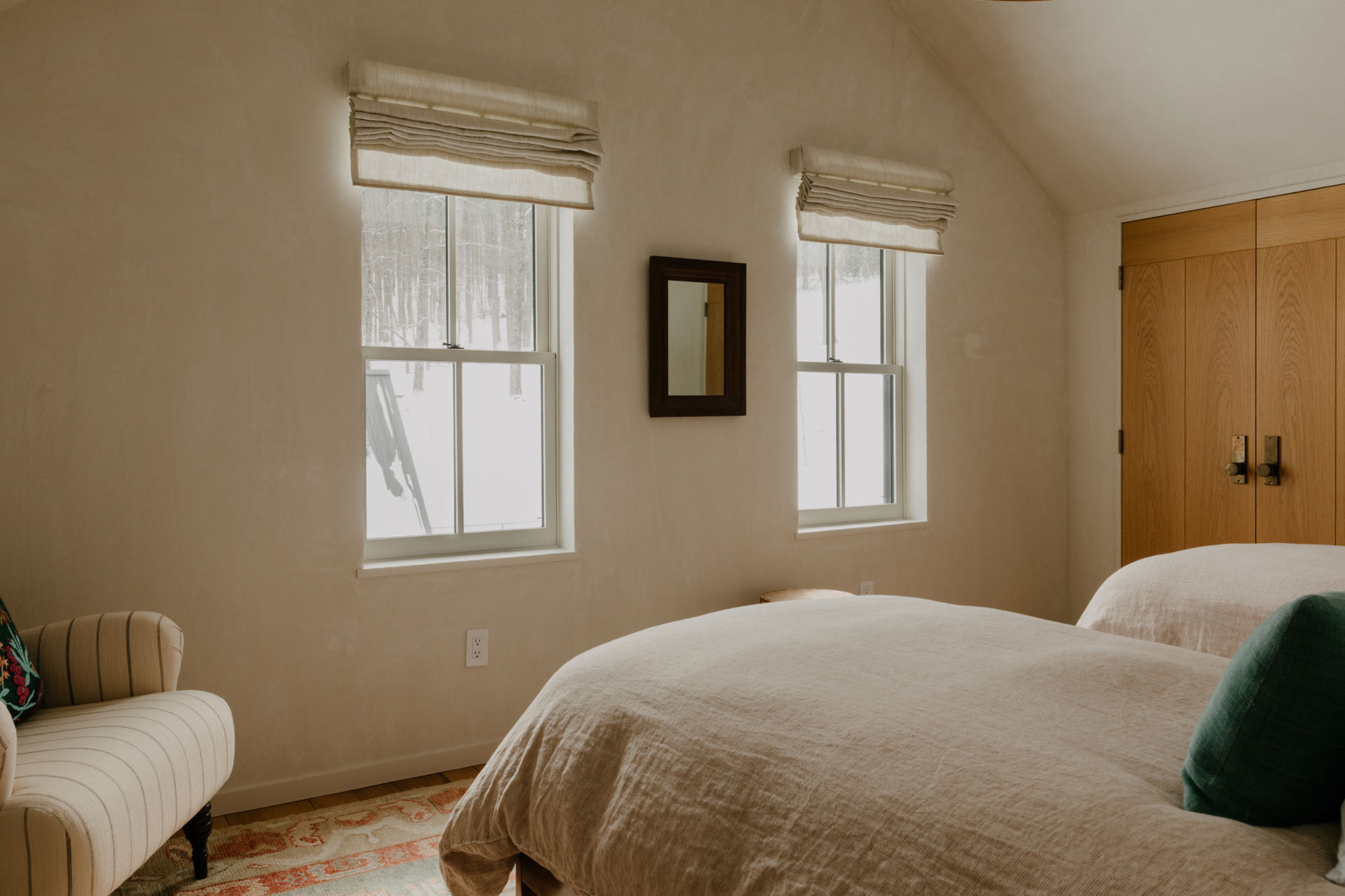 morningside_house_Massachusetts-usa_interior-bedroom-windows.jpg