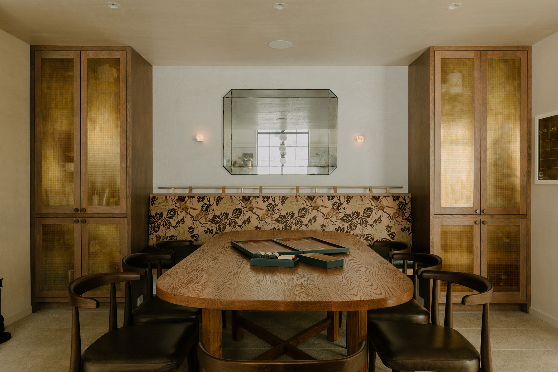 morningside_house_Massachusetts-usa_interior-table.jpg