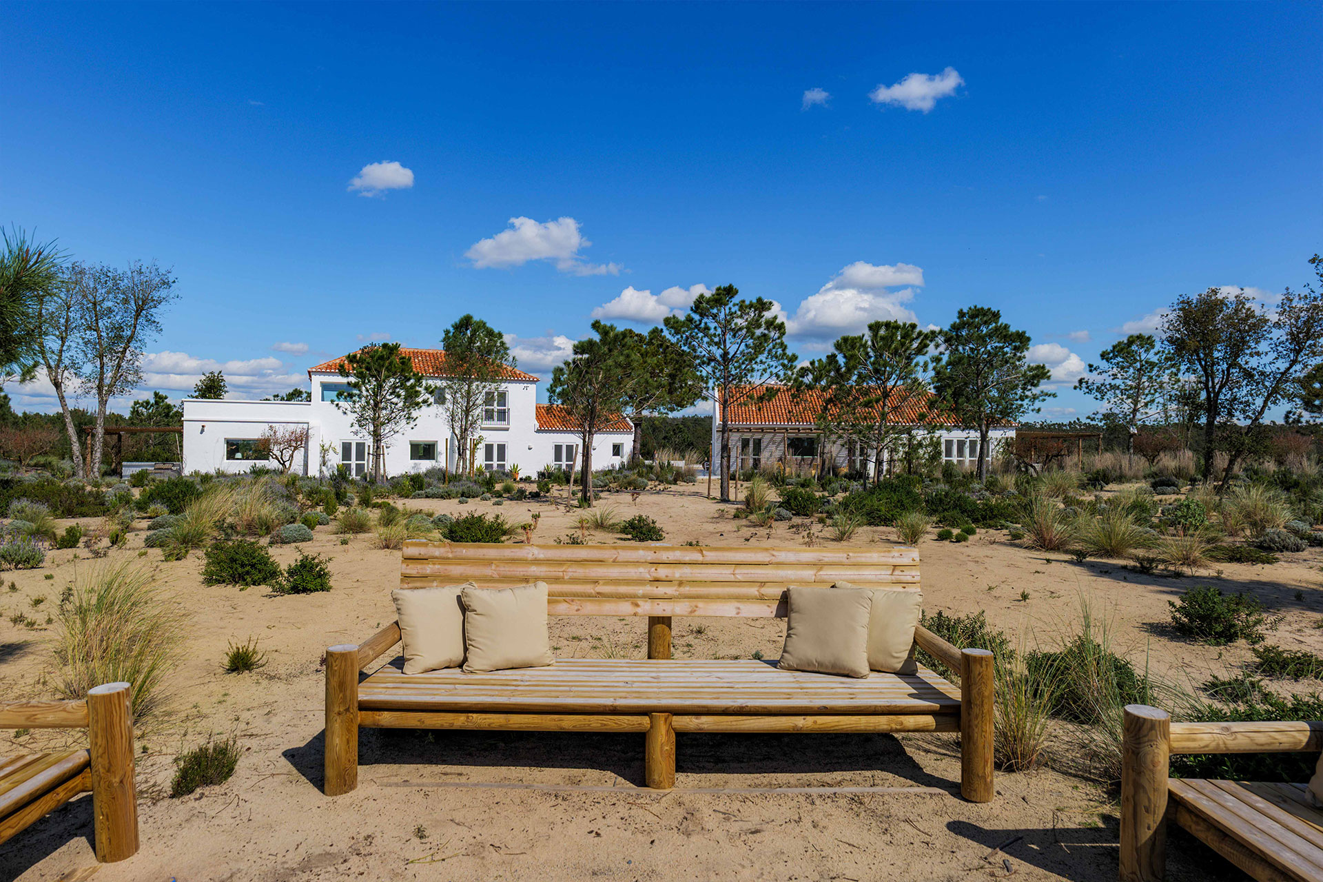 villa-kaba_farmhouse_melides-setubal-portugal_exterior-seating.jpg