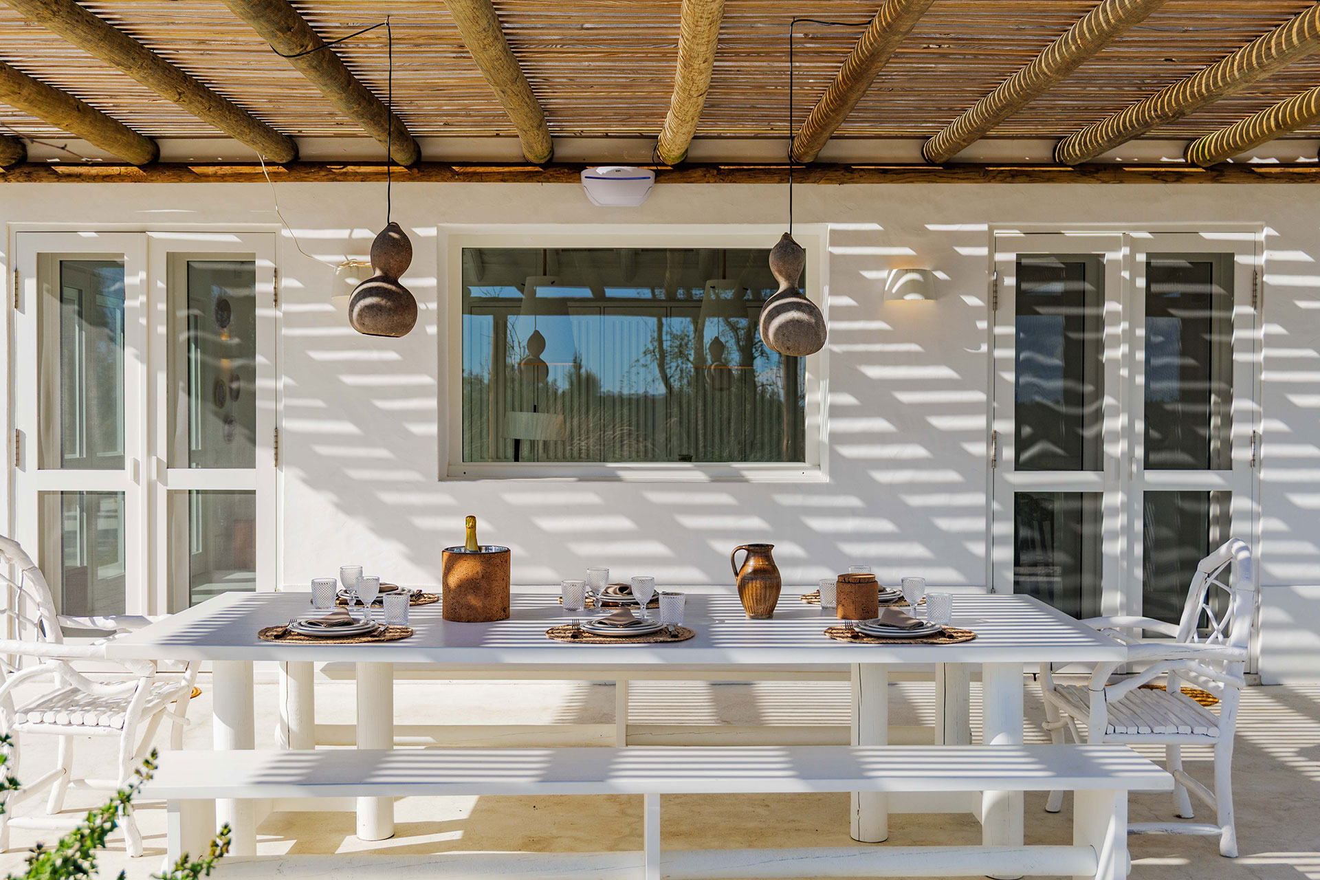 villa-kaba_farmhouse_melides-setubal-portugal_exterior-table.jpg