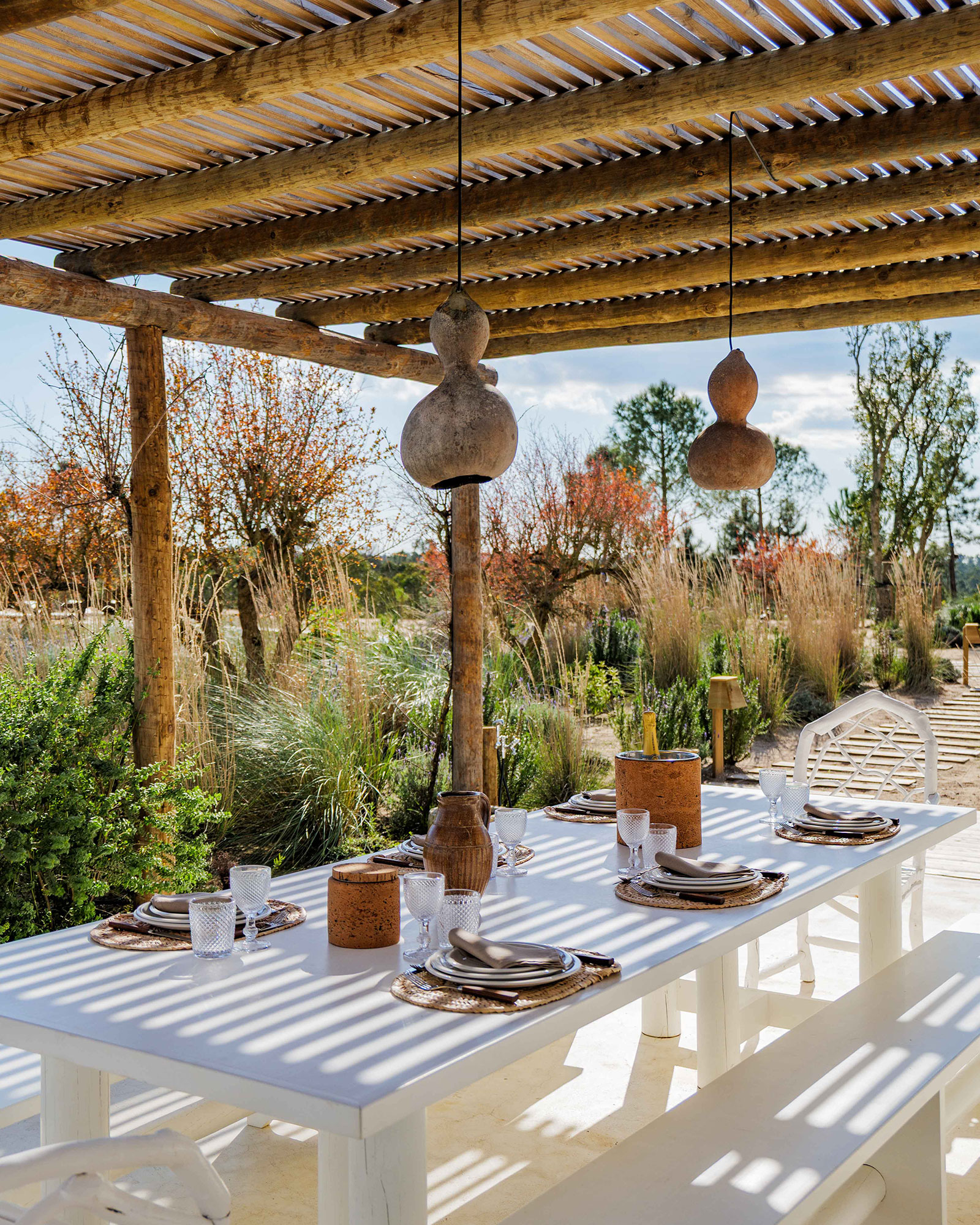 villa-kaba_farmhouse_melides-setubal-portugal_exterior-table-terrace.jpg