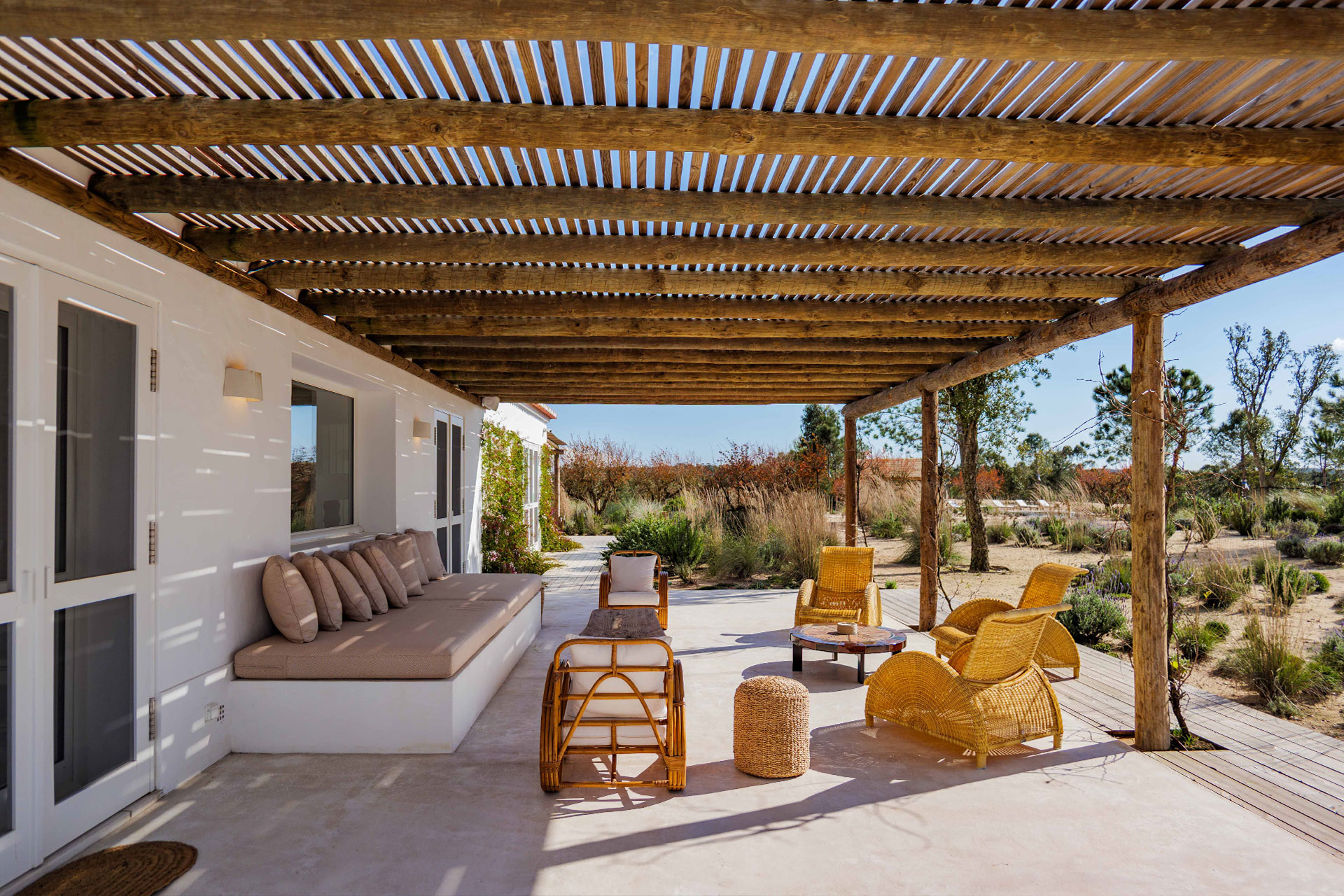 villa-kaba_farmhouse_melides-setubal-portugal_exterior-terrace.jpg