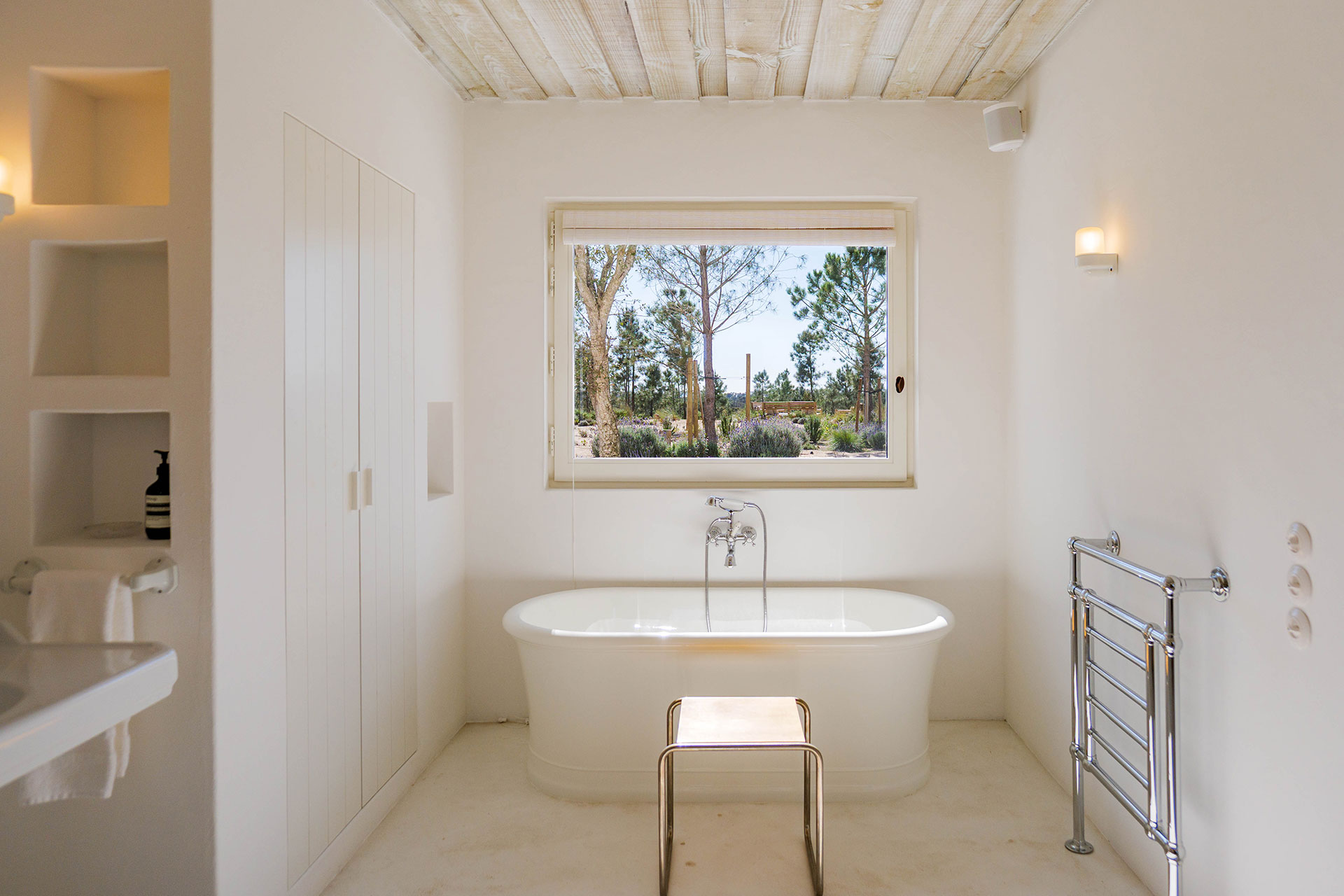 villa-kaba_farmhouse_melides-setubal-portugal_interior-bathtub.jpg
