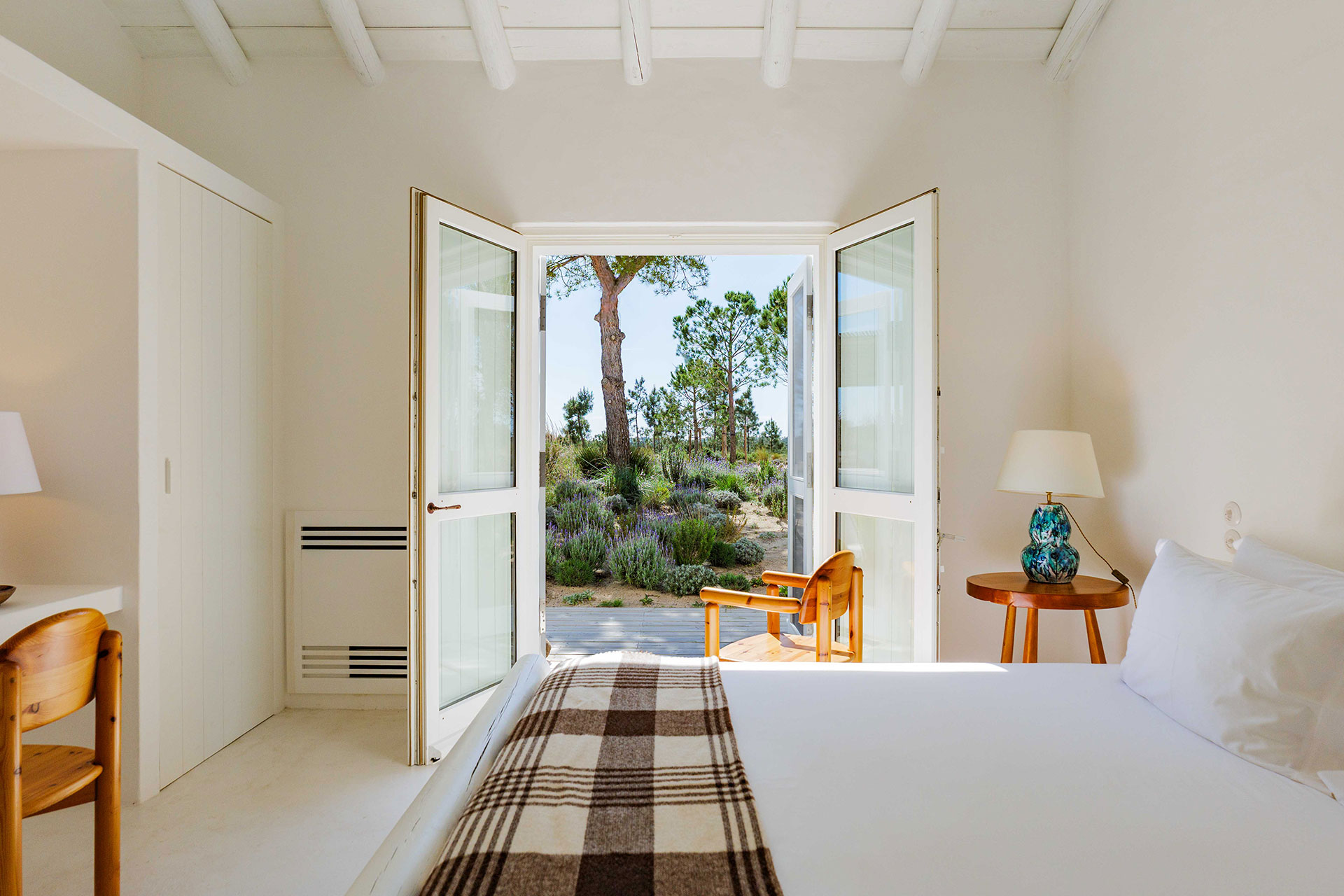 villa-kaba_farmhouse_melides-setubal-portugal_interior-bedroom-view.jpg