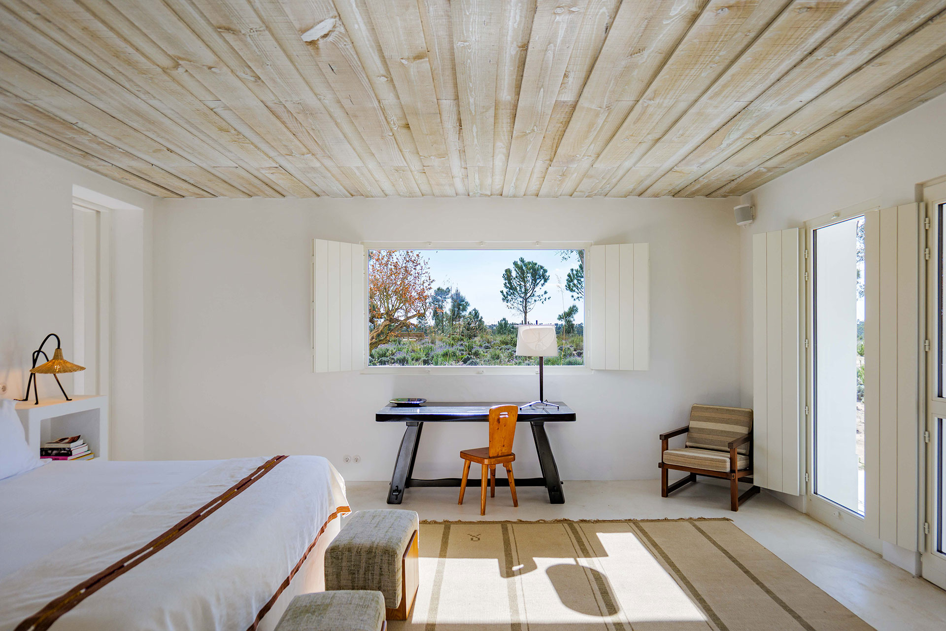 villa-kaba_farmhouse_melides-setubal-portugal_interior-bedroom-window.jpg