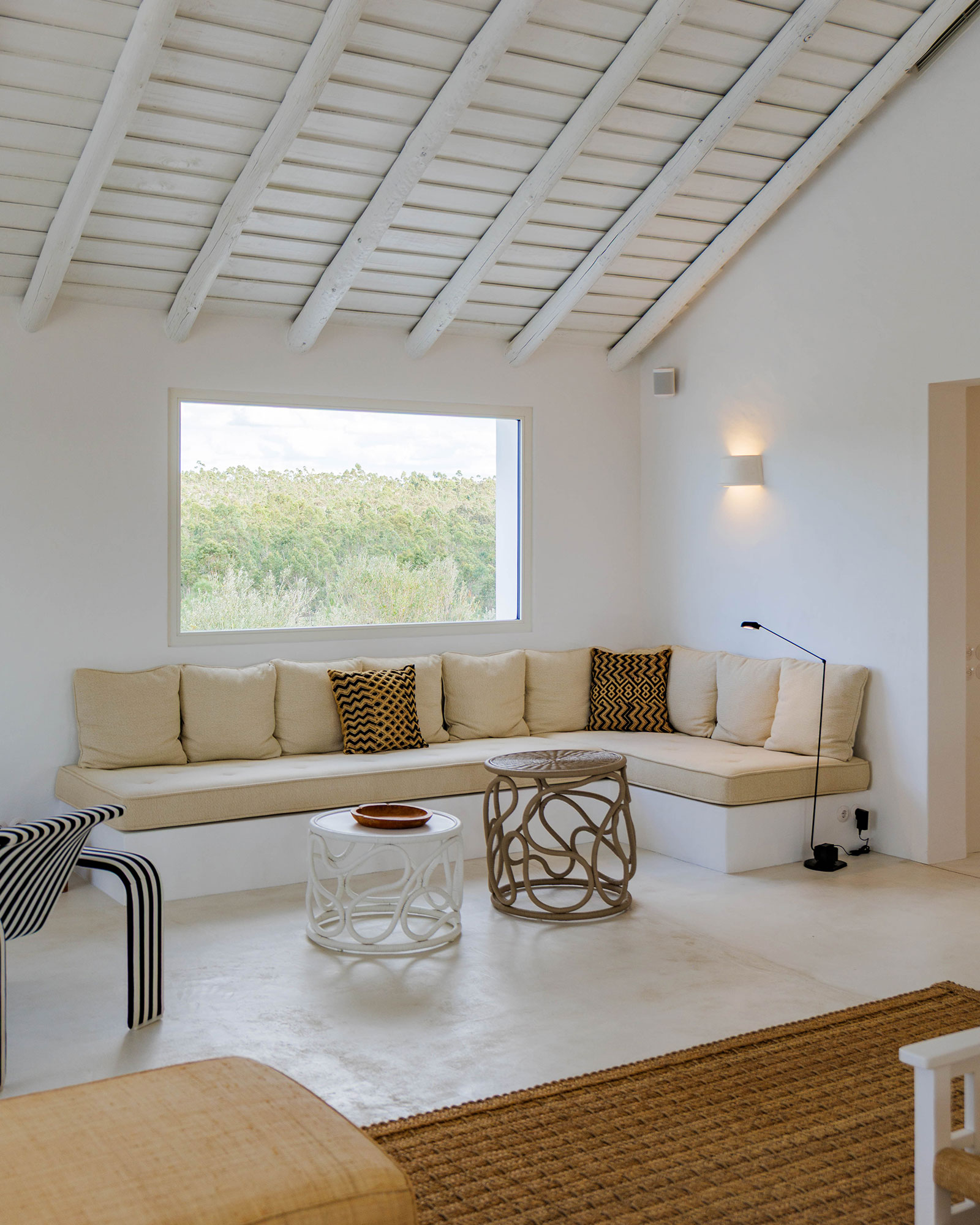 villa-kaba_farmhouse_melides-setubal-portugal_interior-sofa.jpg
