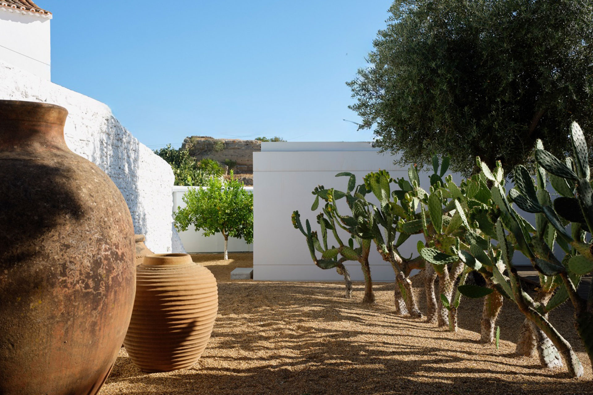 casa-da-matriz_villa_setubal-portugal_exterior-design.jpg